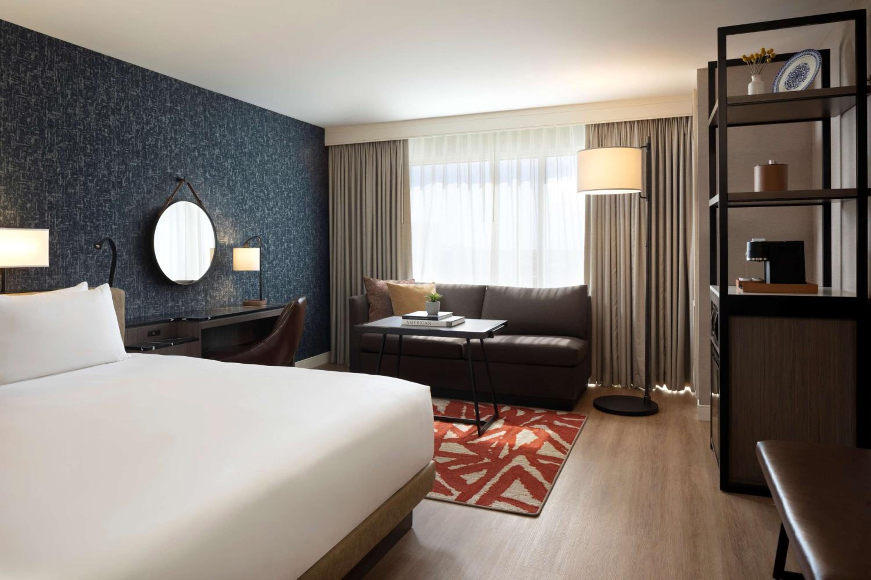 King Room with View - Photo 6