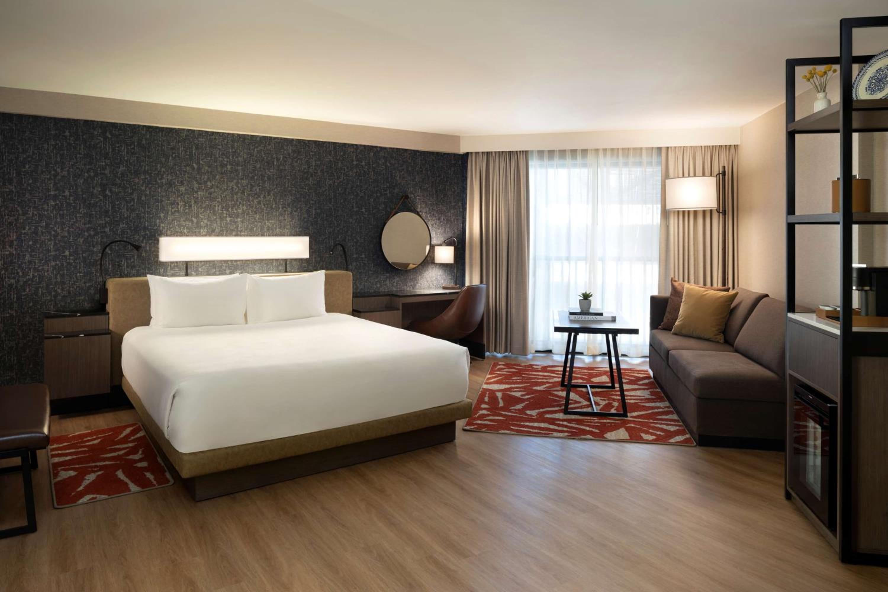 Corner King Room - Photo 1