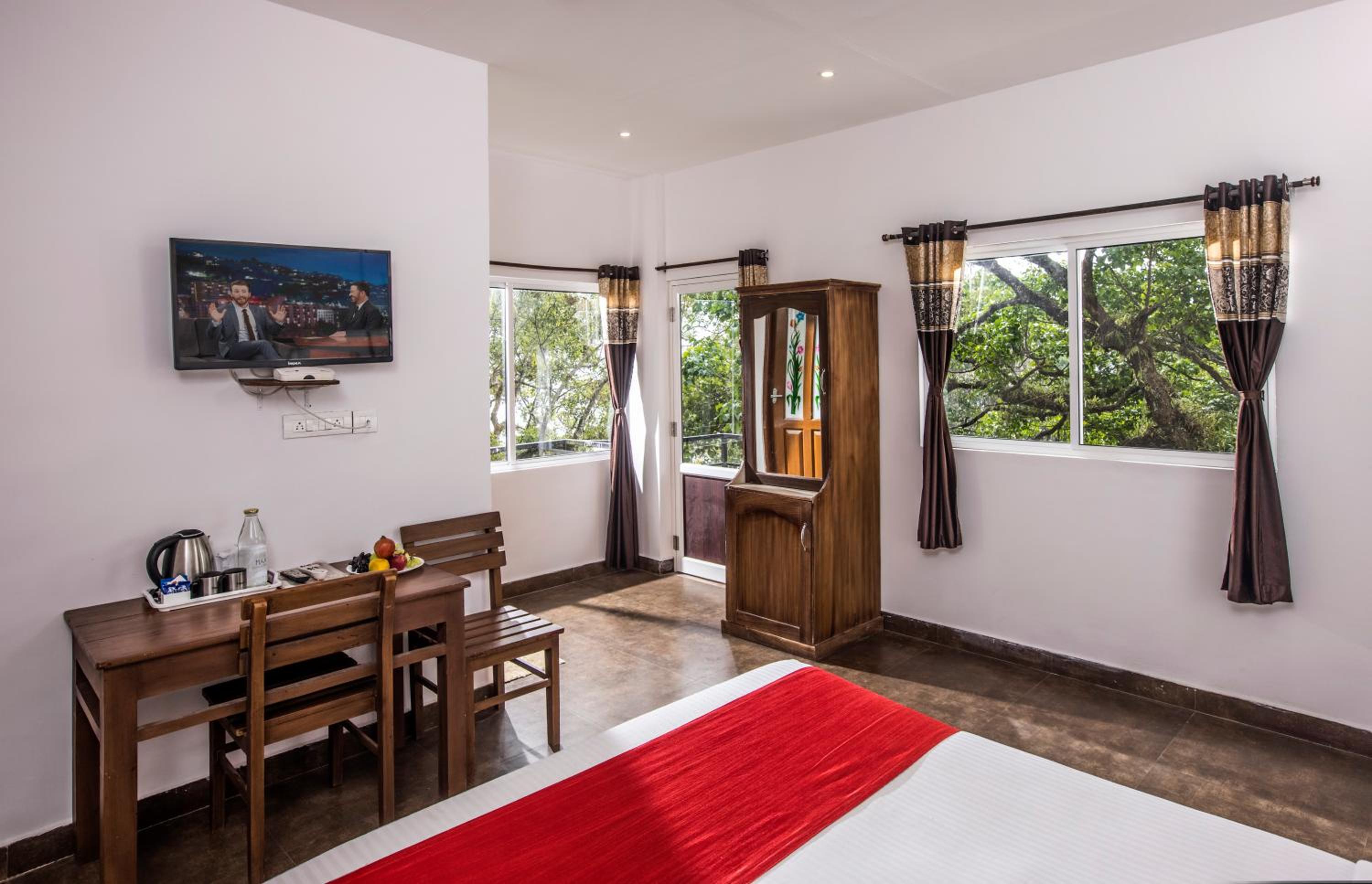 Deluxe Double Room with Balcony photo 1