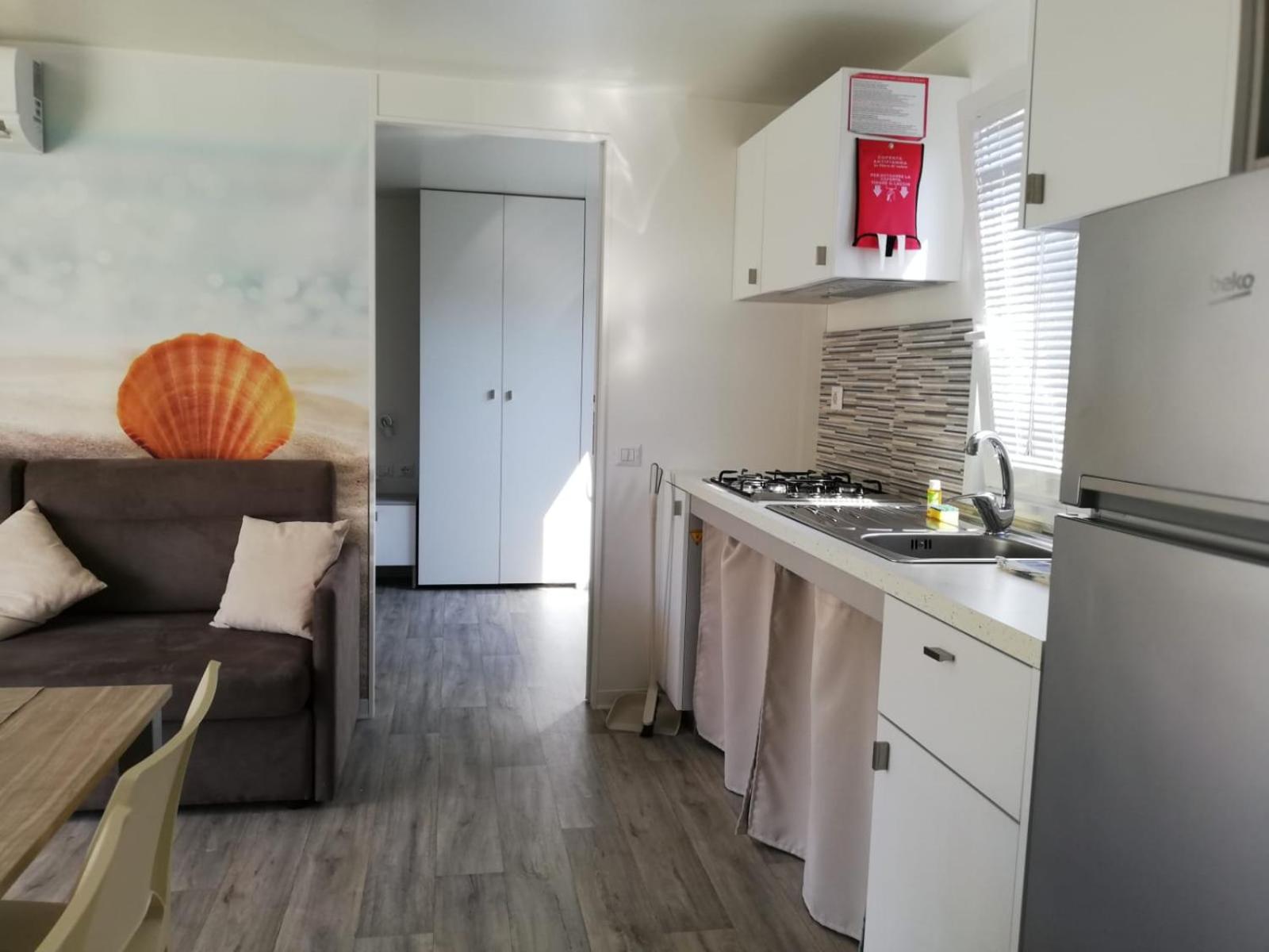 Mobile Home - Photo 8