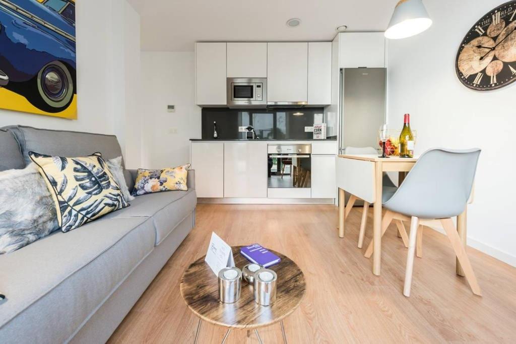 One-Bedroom Apartment photo 2