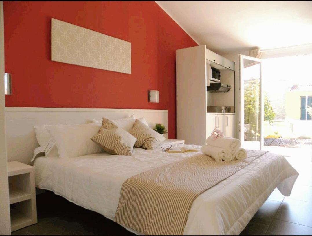 Studio Apartment - Photo 2