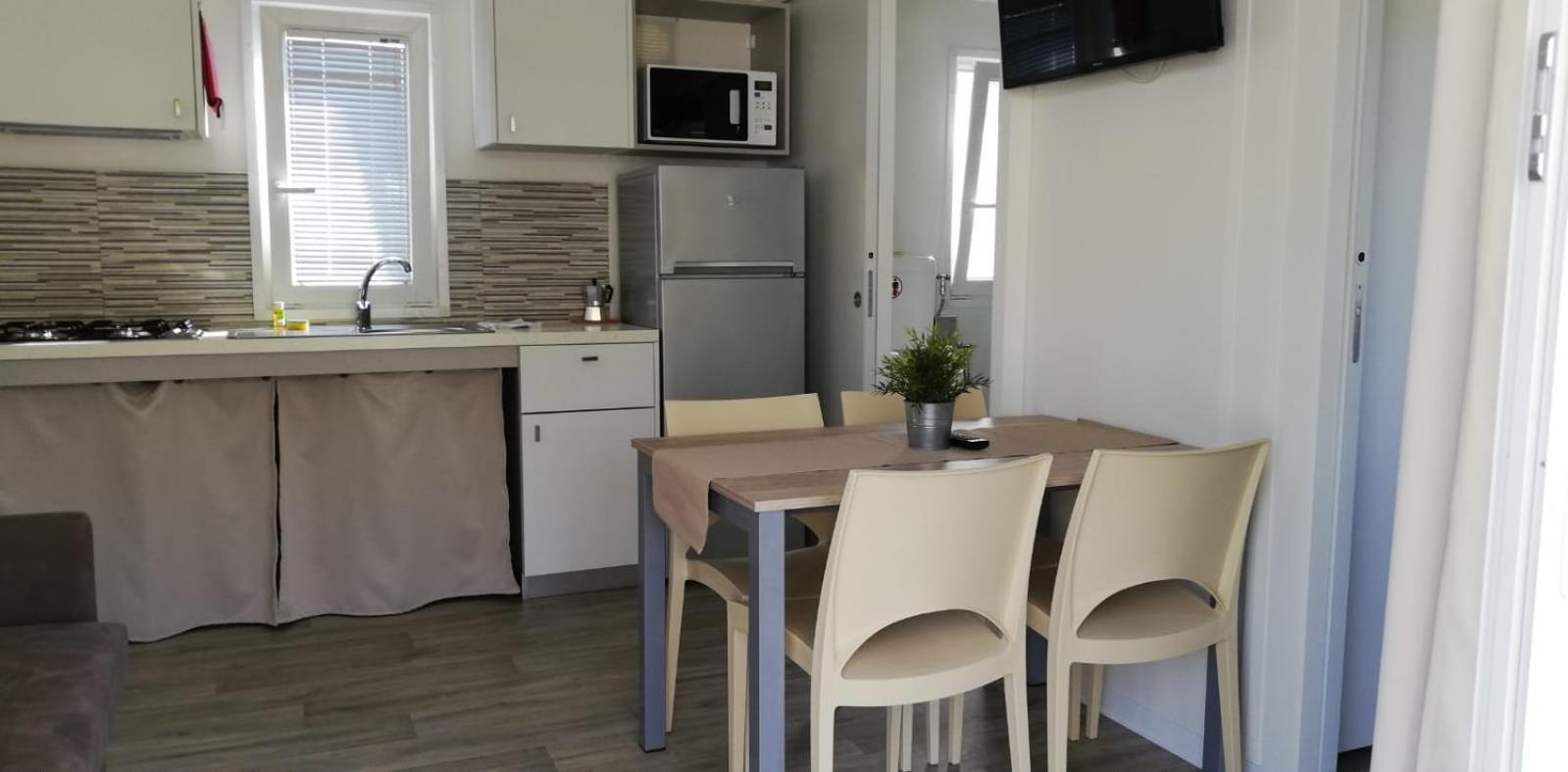 Mobile Home - Photo 6
