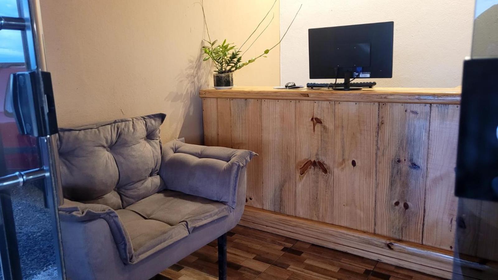 Family Room - Photo 16