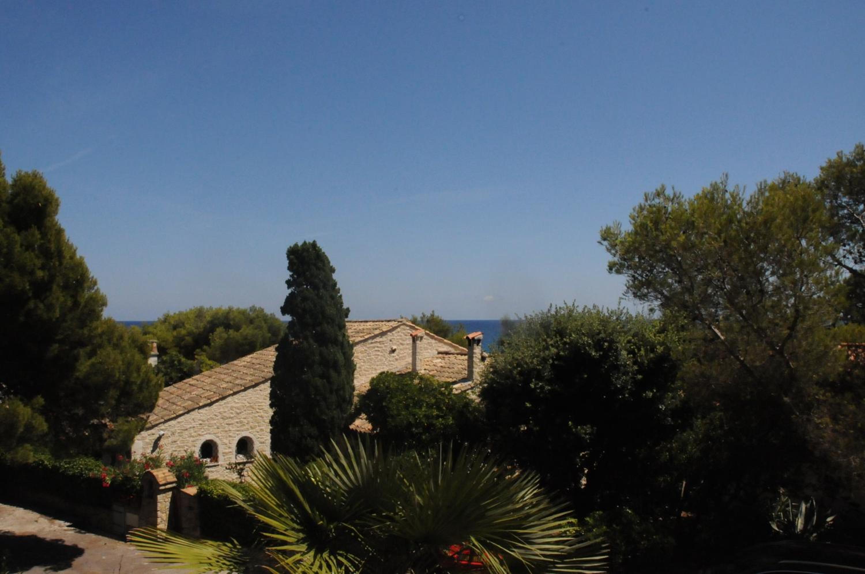 Standard Double Room with Sea View - Photo 2