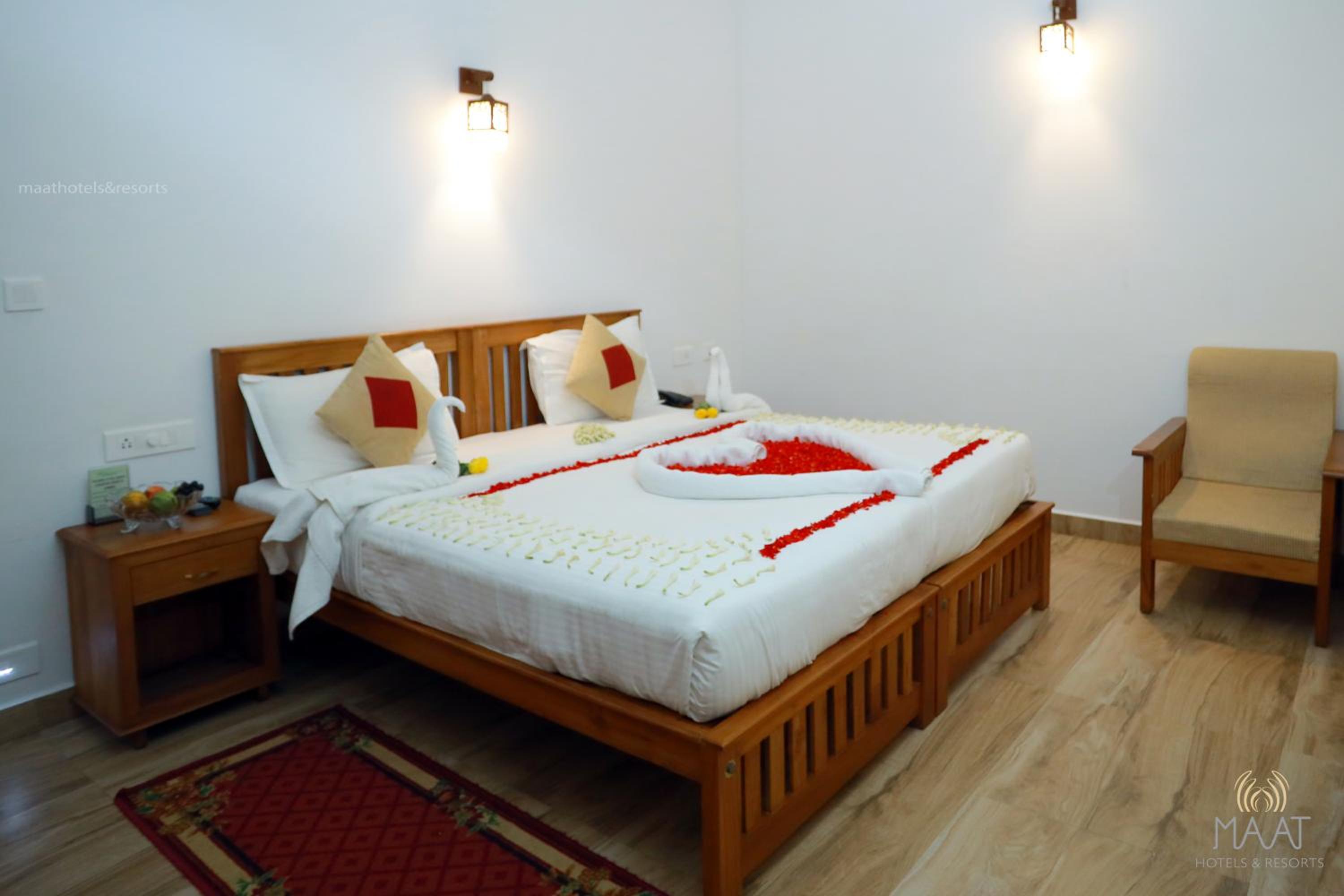 Double or Twin Room with Balcony - Photo 31