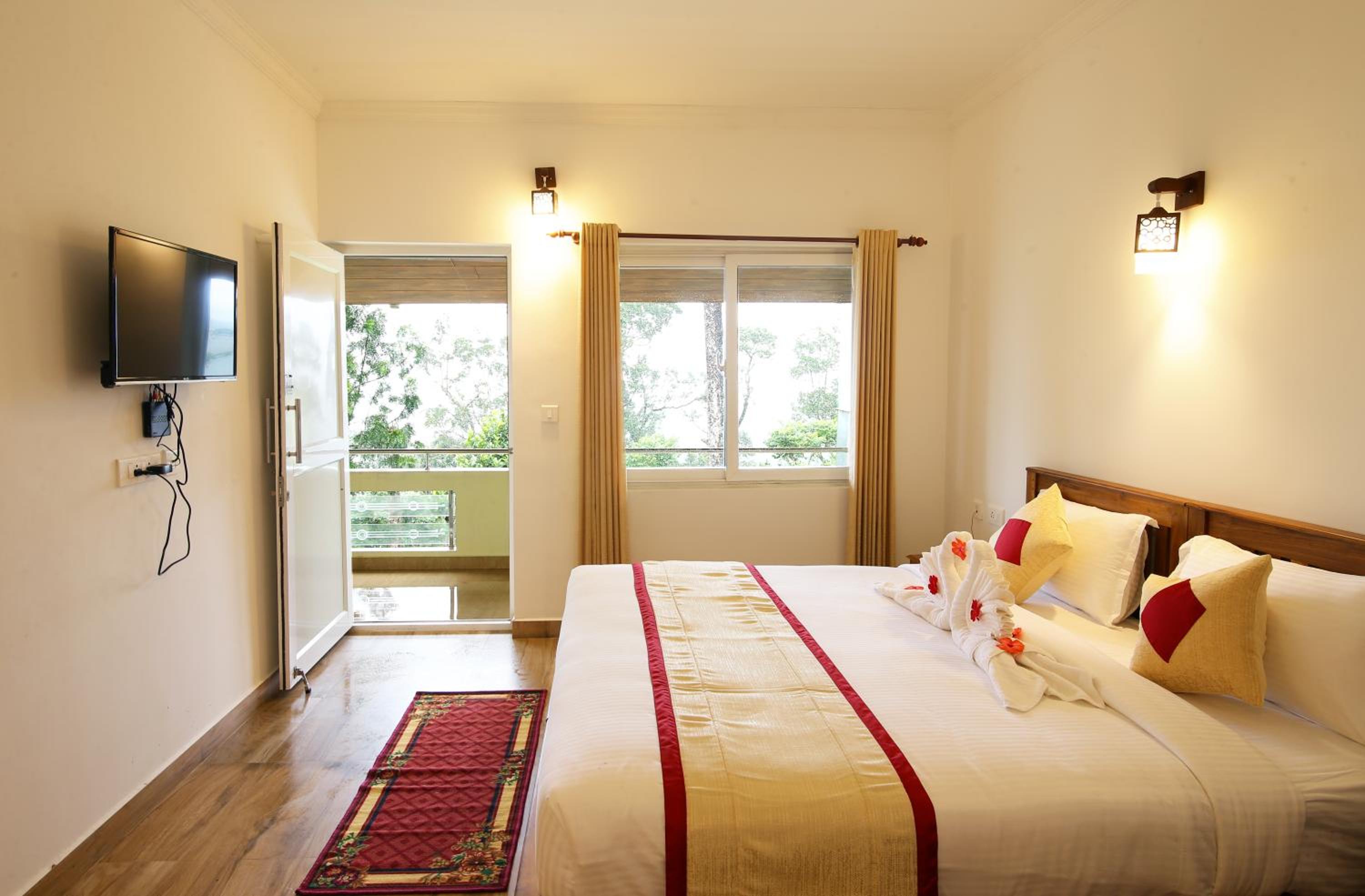 Double or Twin Room with Balcony - Photo 1