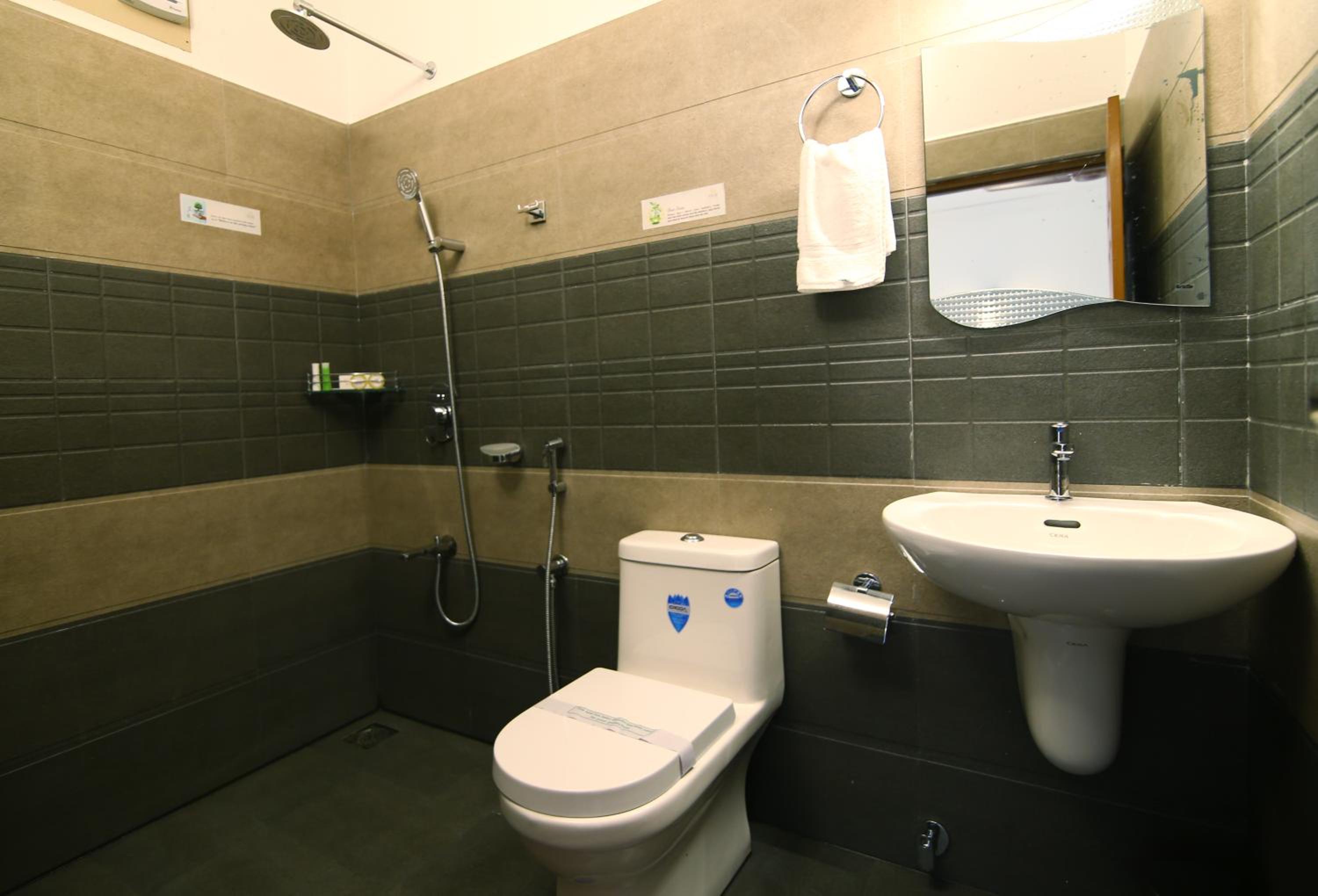 Double or Twin Room with Balcony - Photo 27