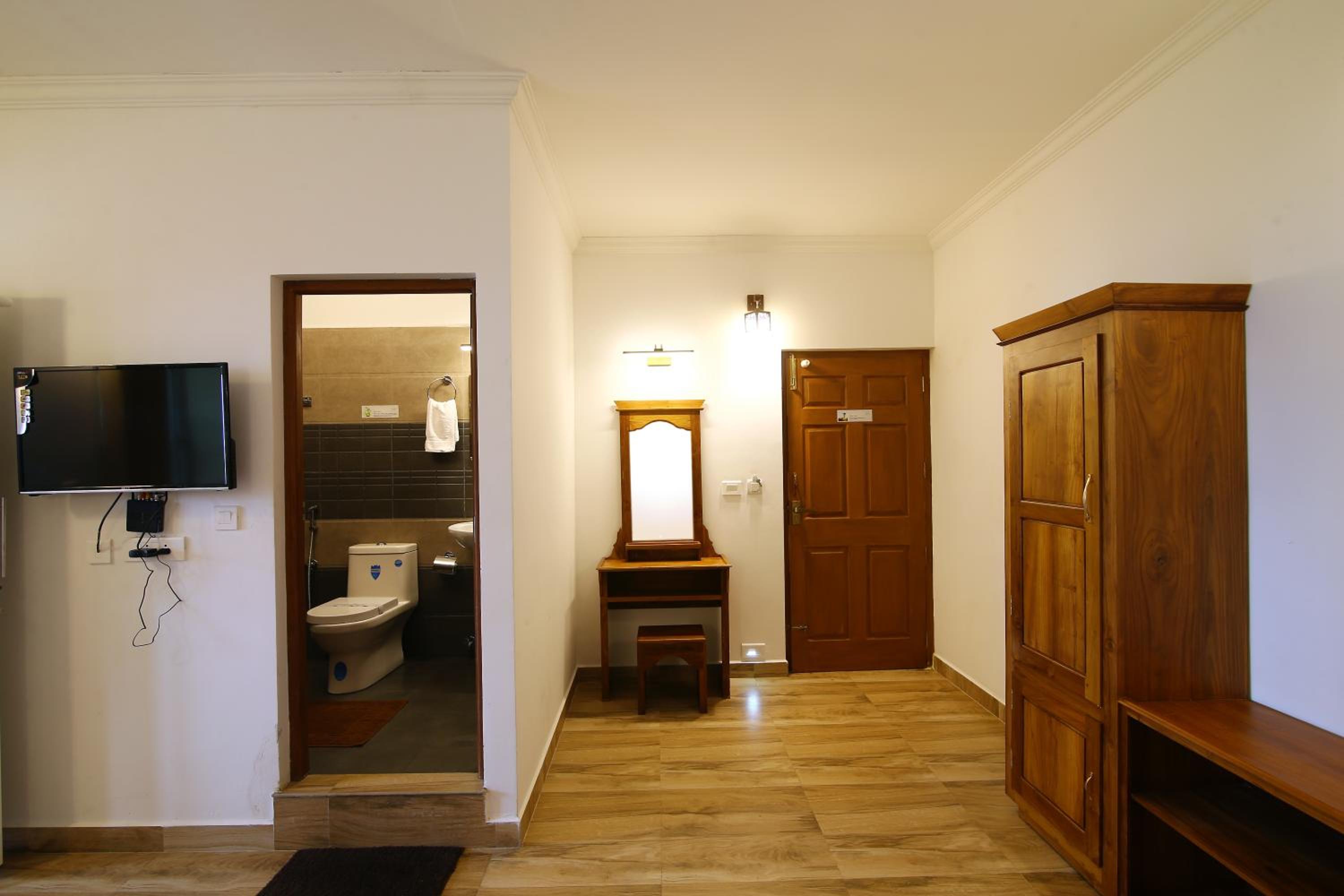 Double or Twin Room with Balcony - Photo 26