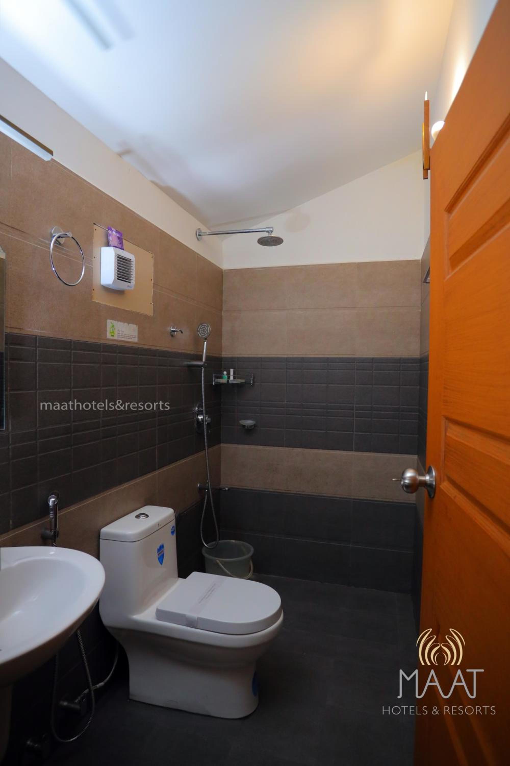 Double or Twin Room with Balcony - Photo 50