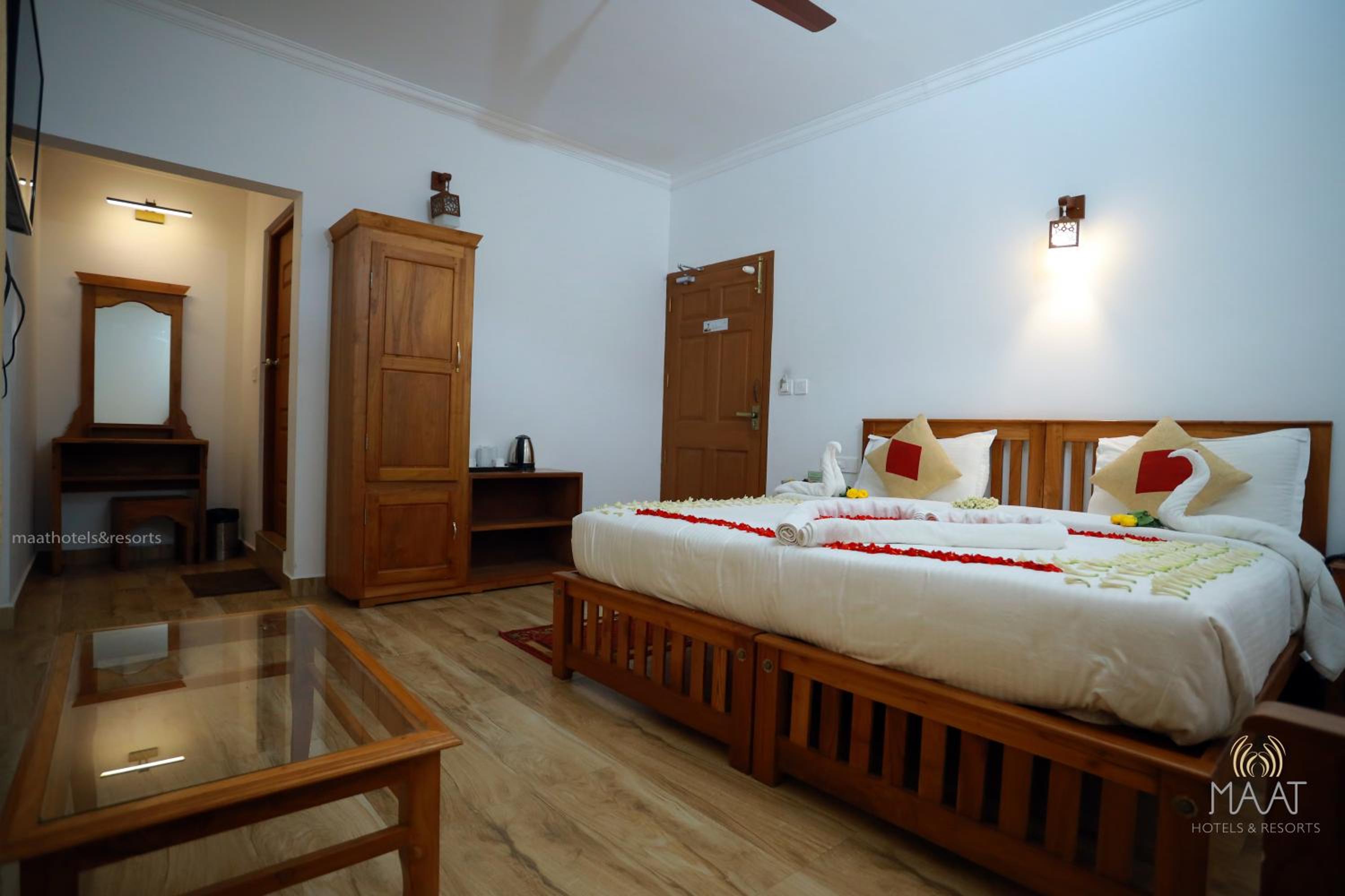 Double or Twin Room with Balcony - Photo 23
