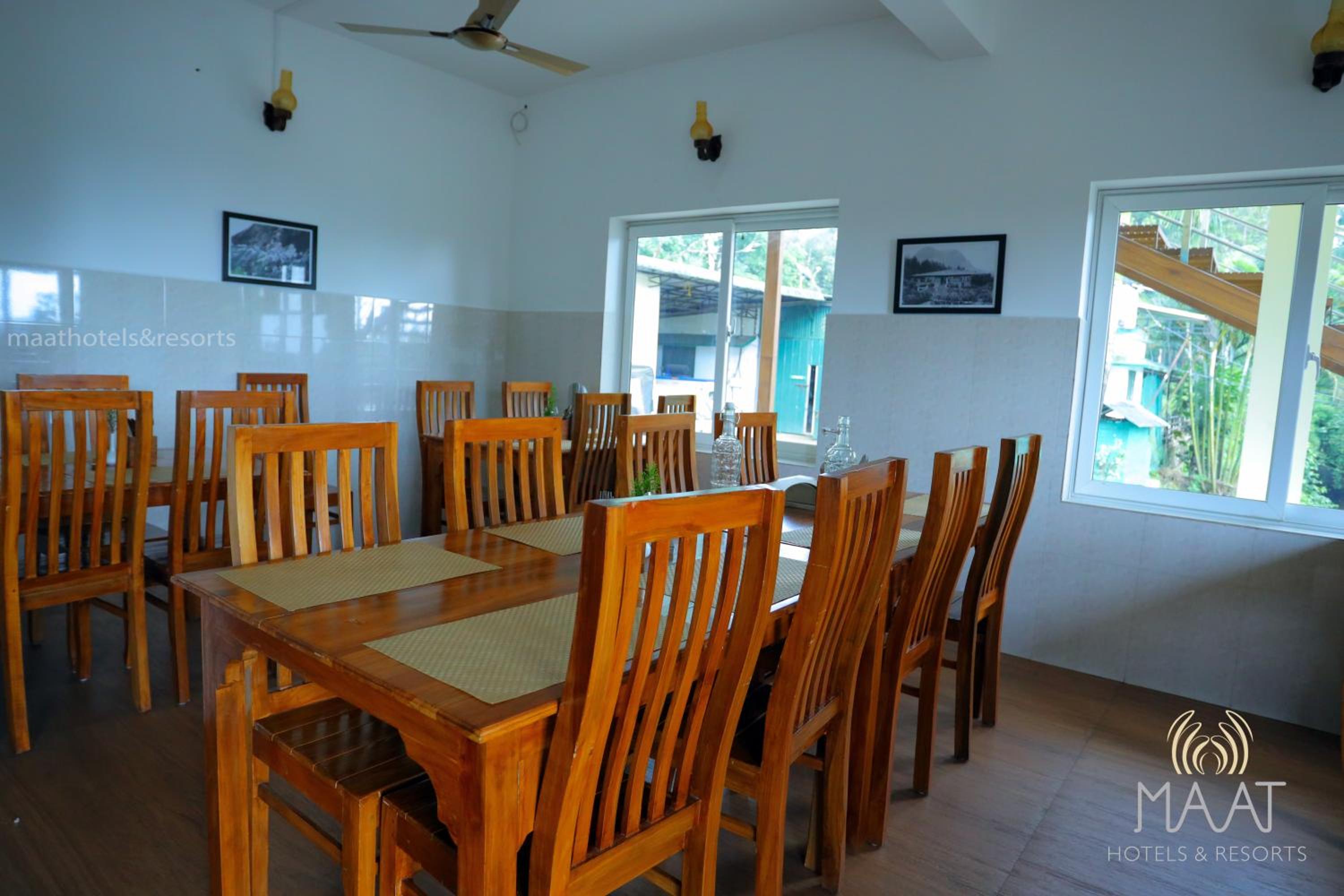 Double or Twin Room with Balcony - Photo 16