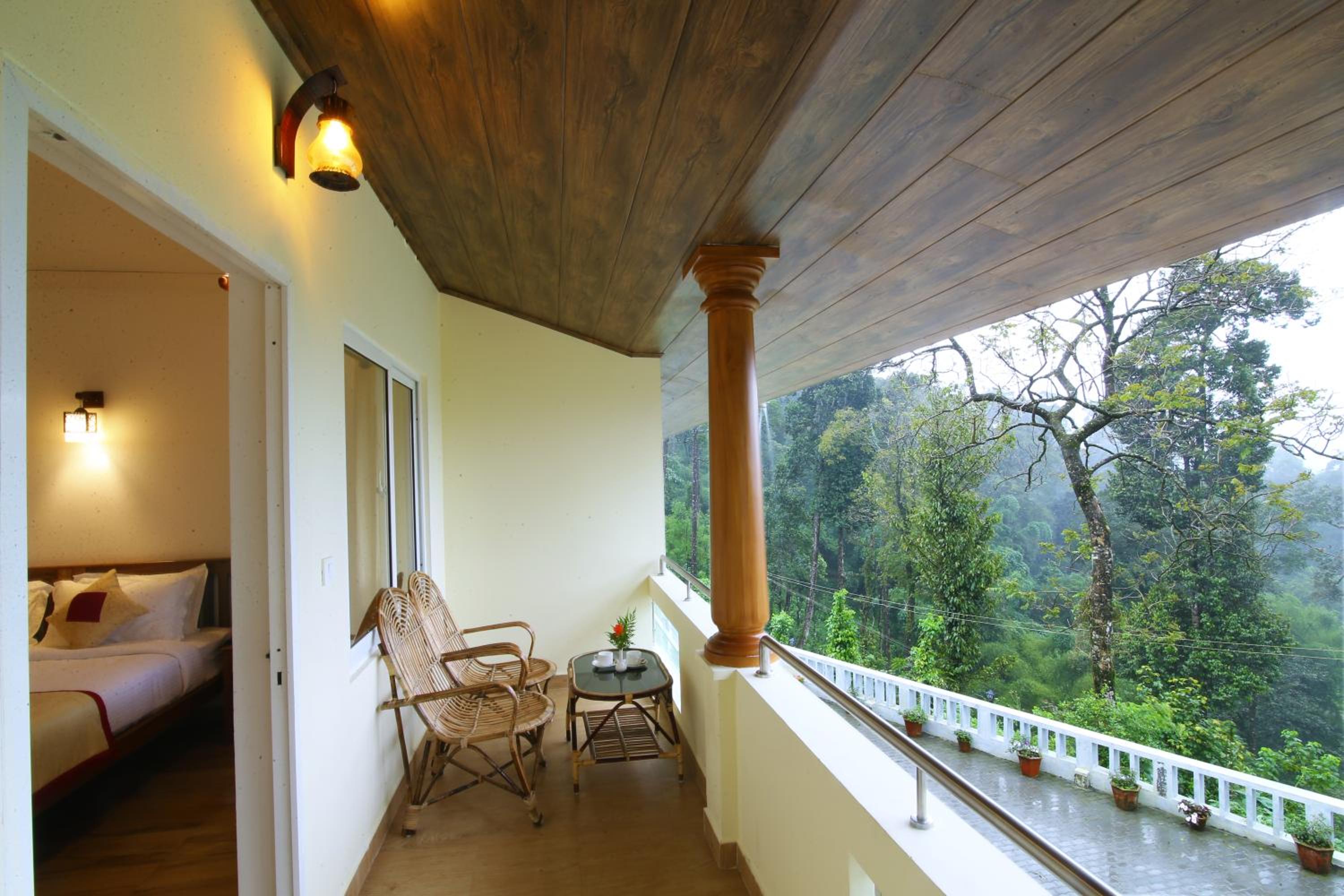 Double or Twin Room with Balcony - Photo 15