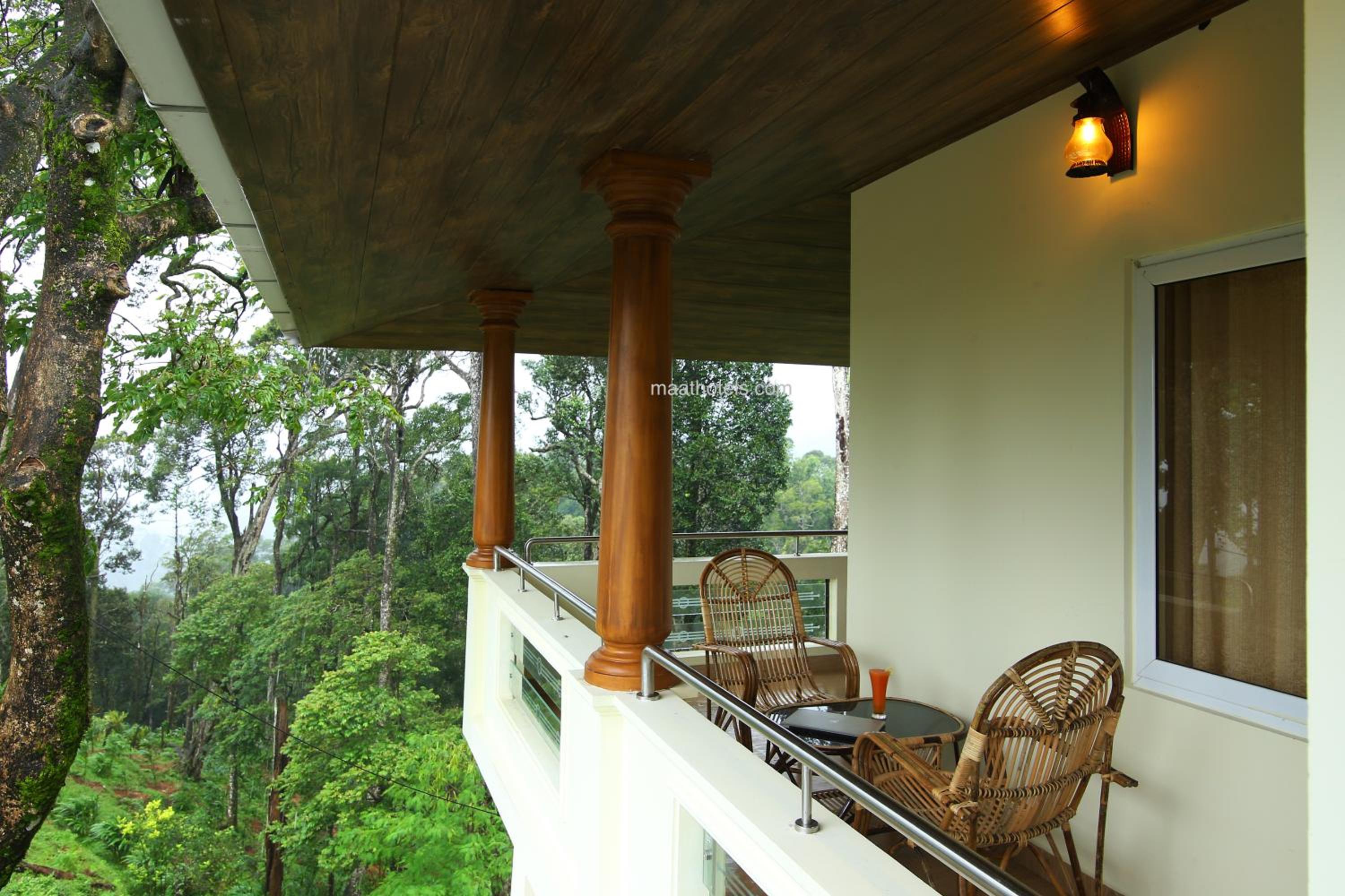 Double or Twin Room with Balcony - Photo 14