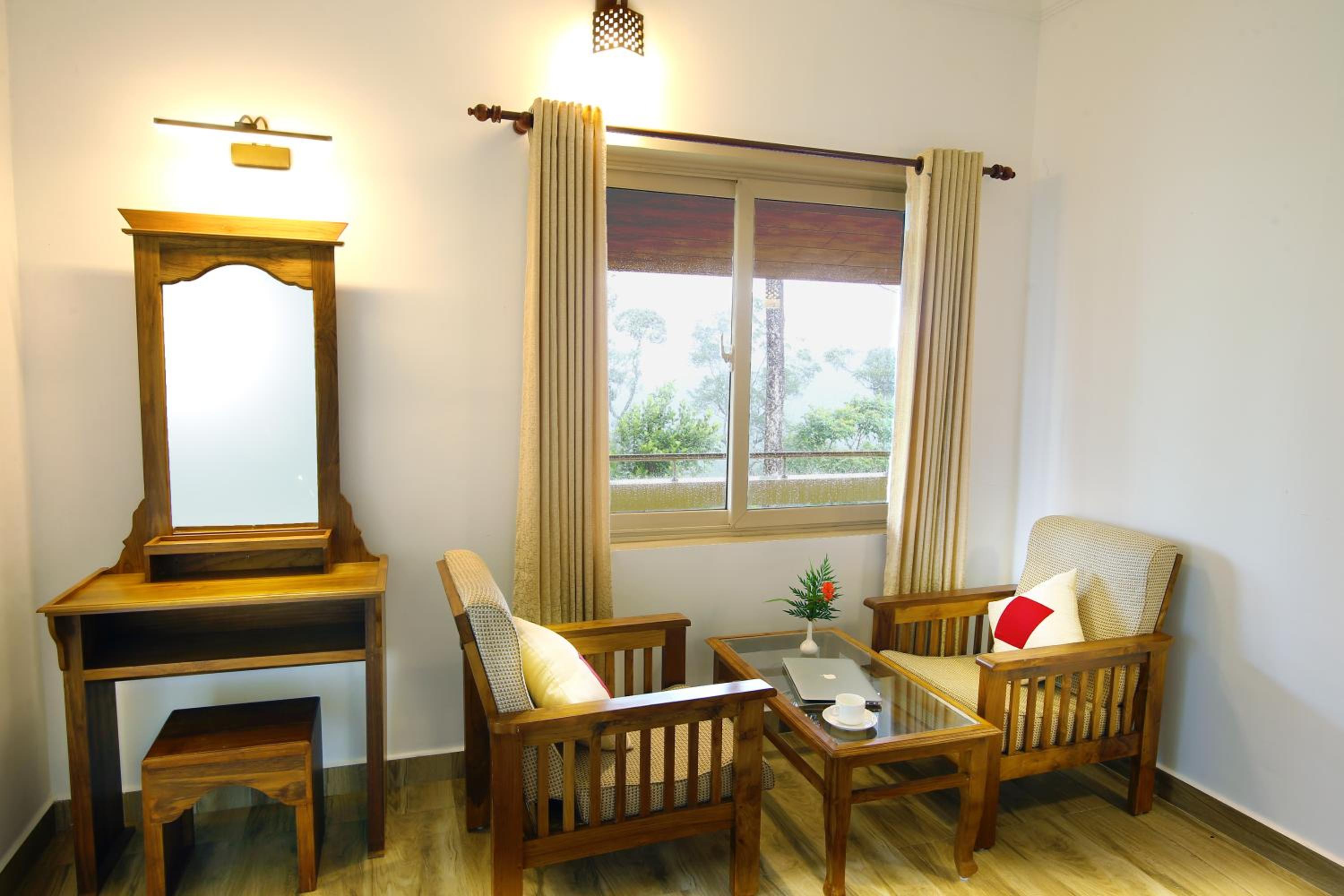 Double or Twin Room with Balcony - Photo 13