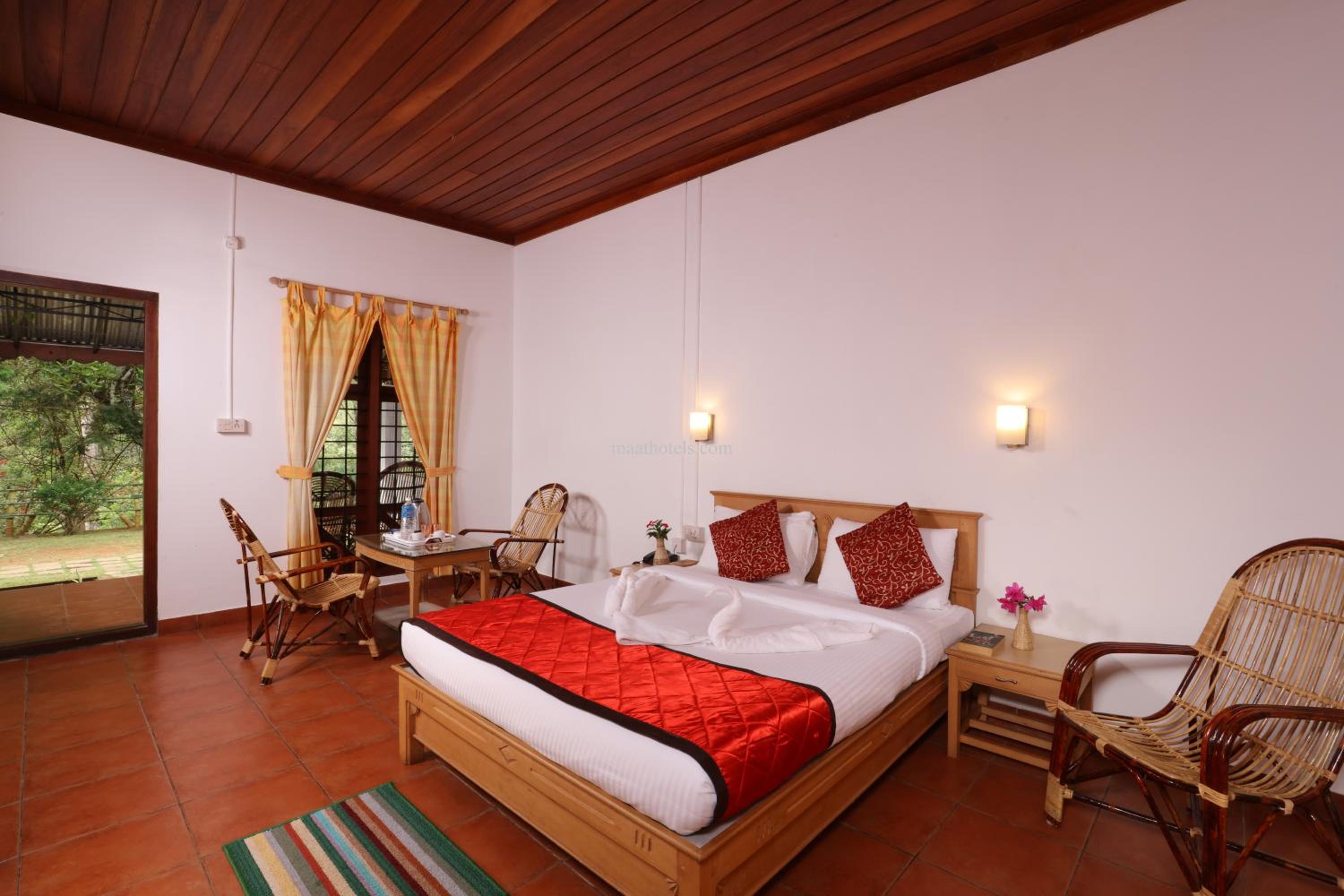 Deluxe Double Room (2 Adults + 1 Child)