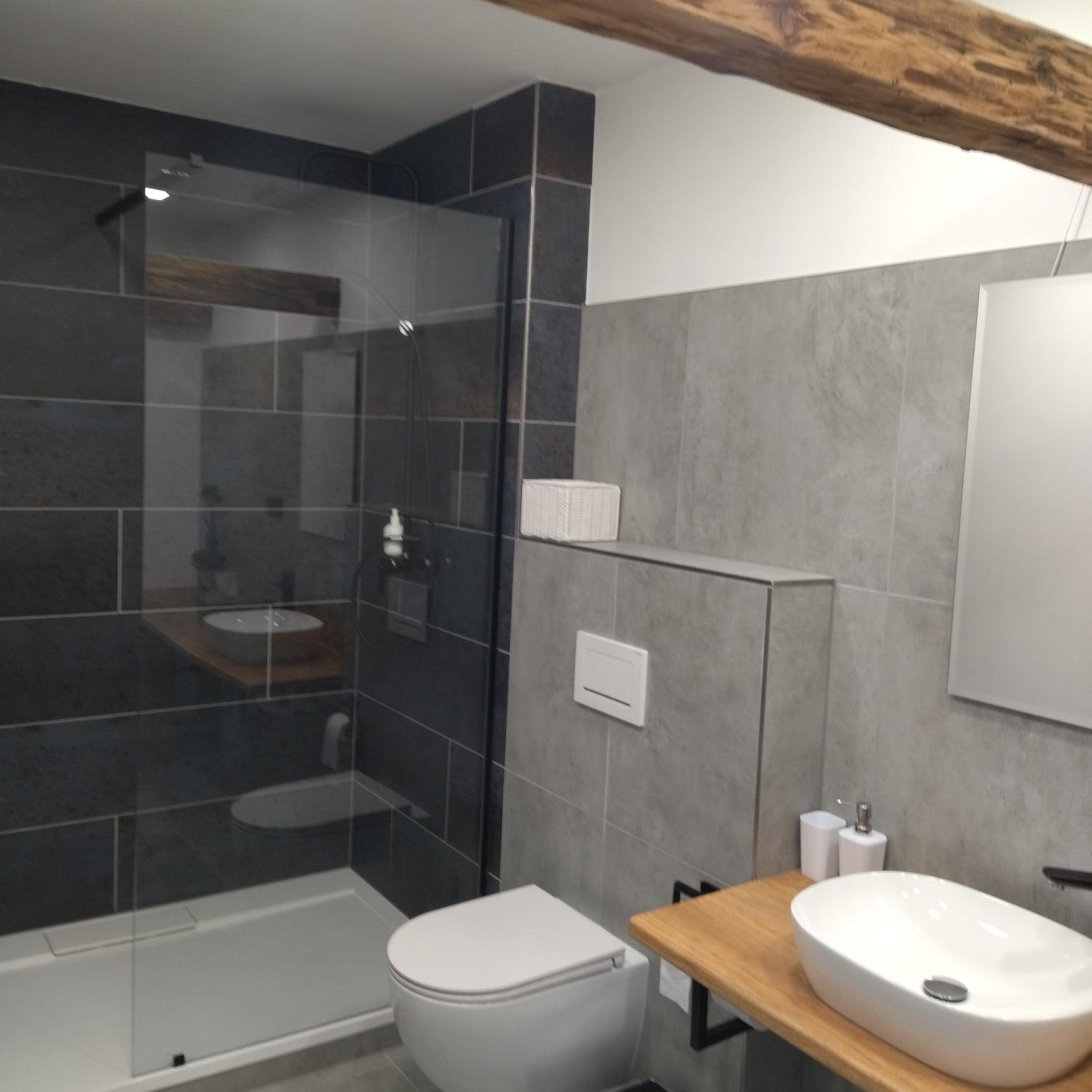Two-Bedroom Apartment with Street View photo 2