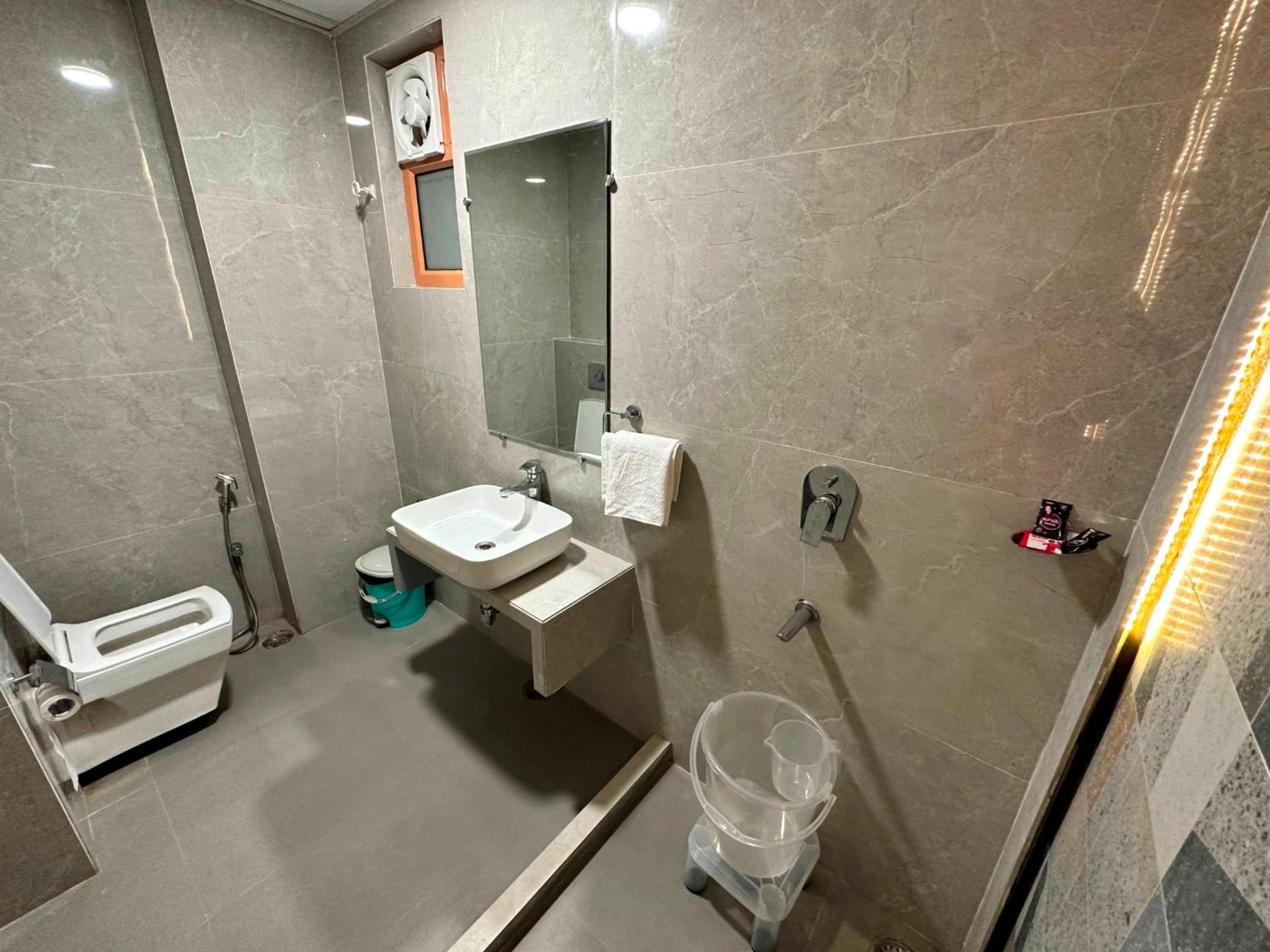 Deluxe Room - Photo 4