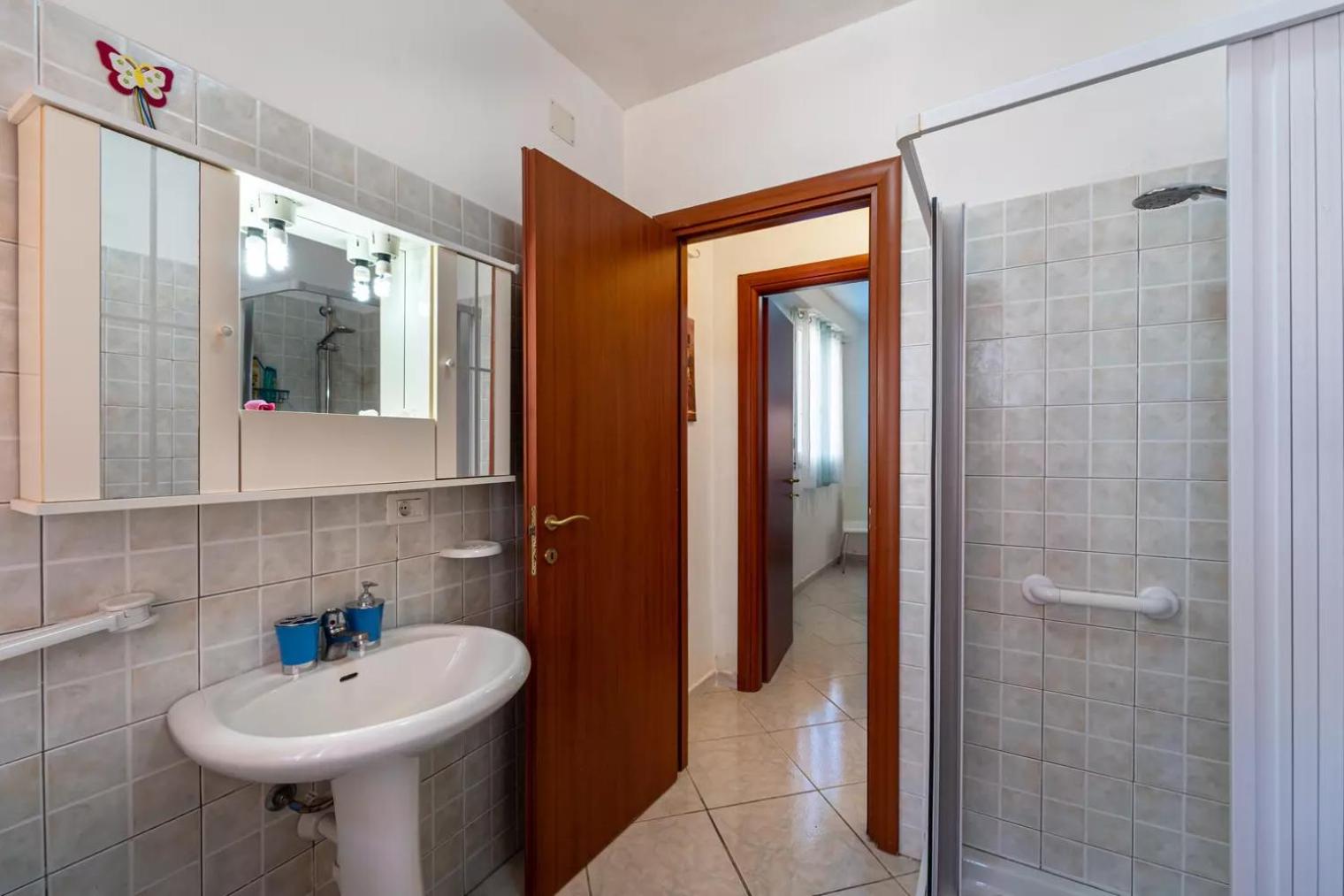 Two-Bedroom House photo 3