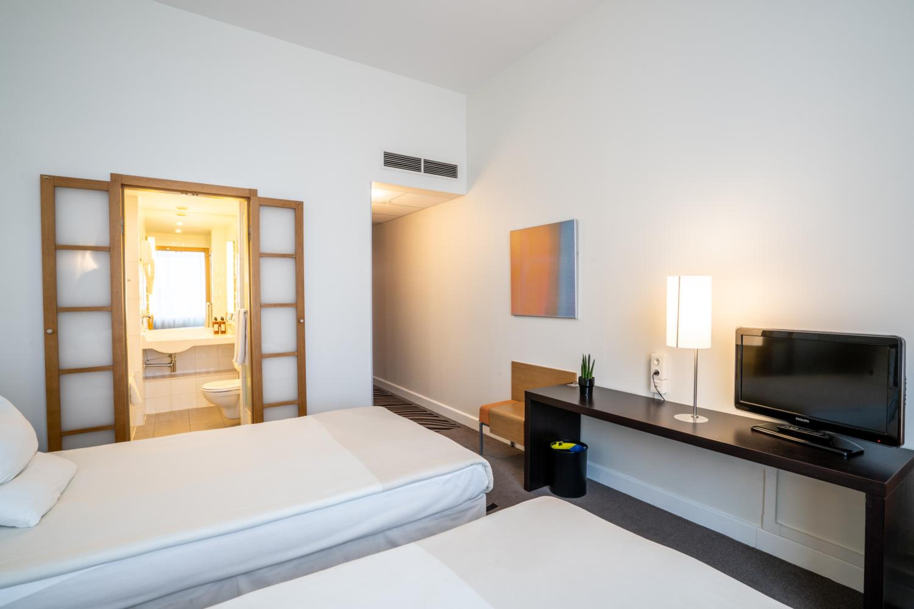 Standard Twin Room - Photo 10