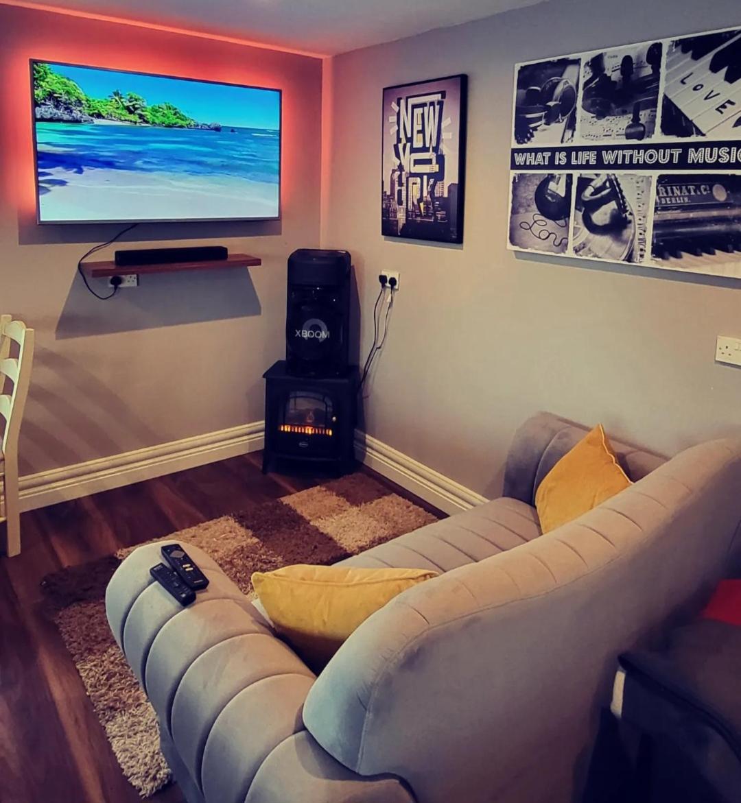 One-Bedroom Apartment - Photo 1