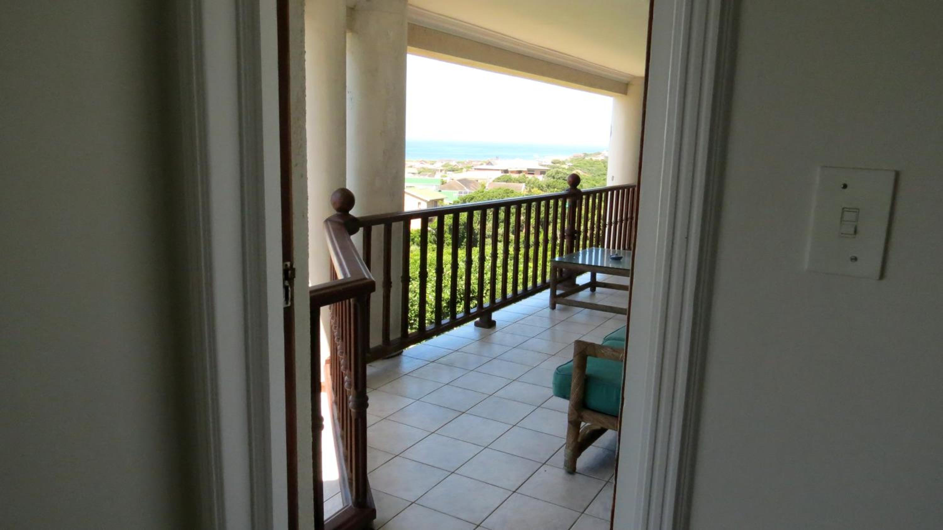 Deluxe Twin Room with Sea View photo 2