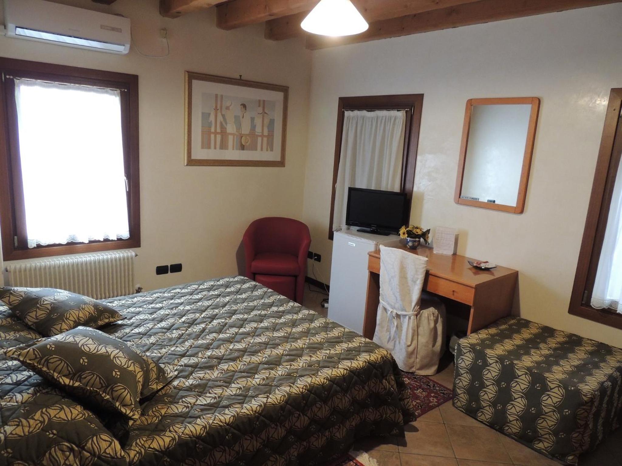 Twin Room - Photo 7