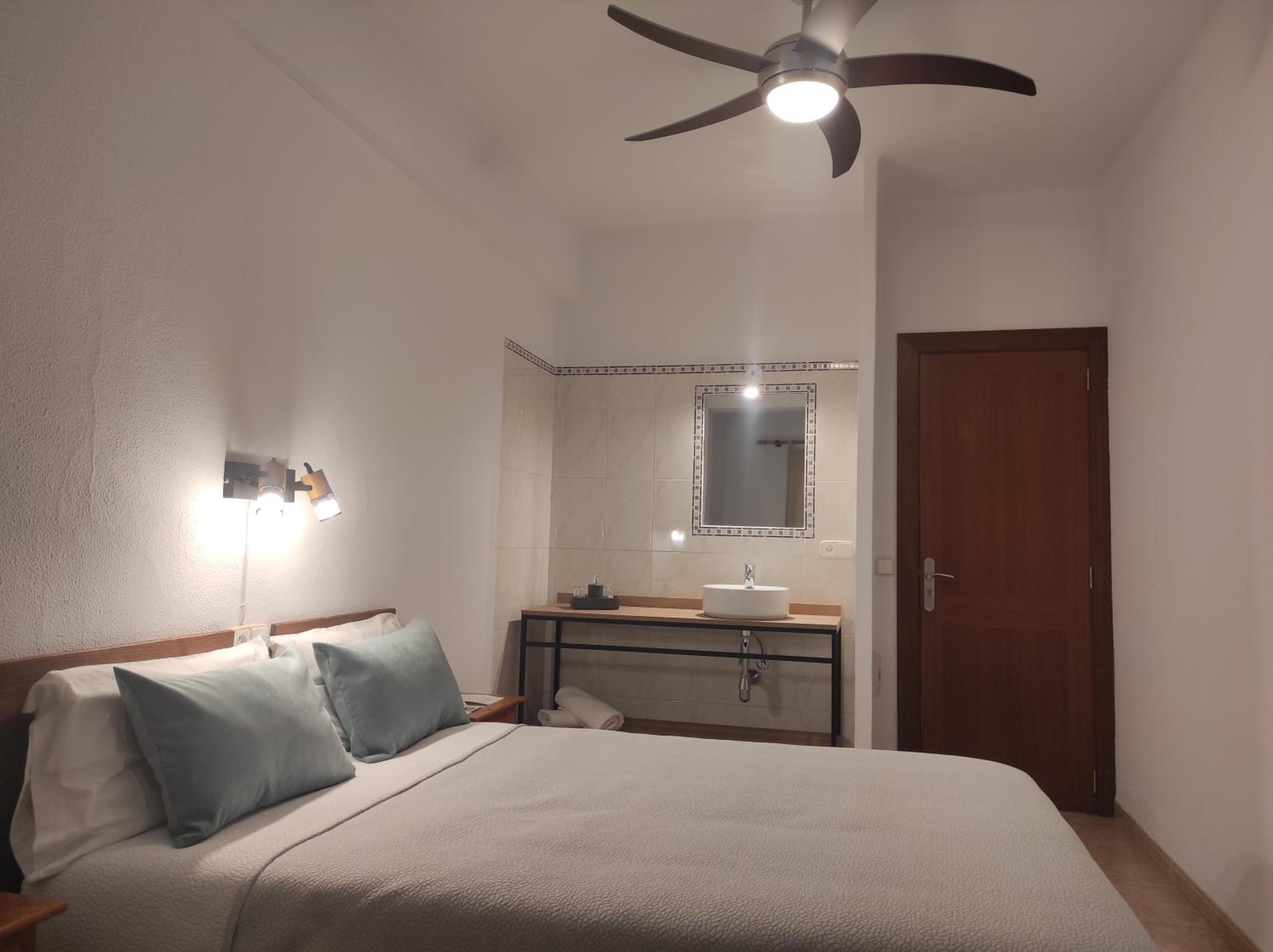 Habitación Doble o con Dos Camas con Baño Compartido
