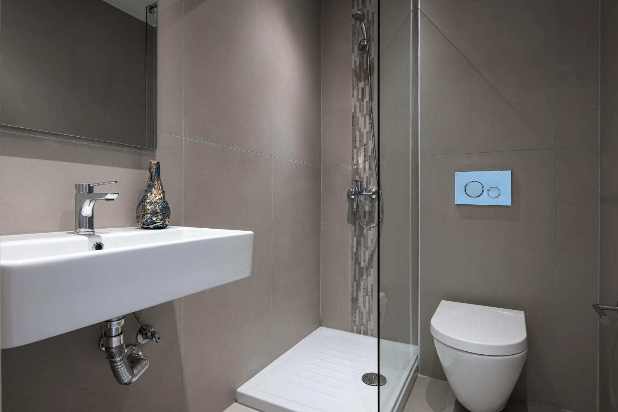 Standard Double Room with Balcony - Photo 8