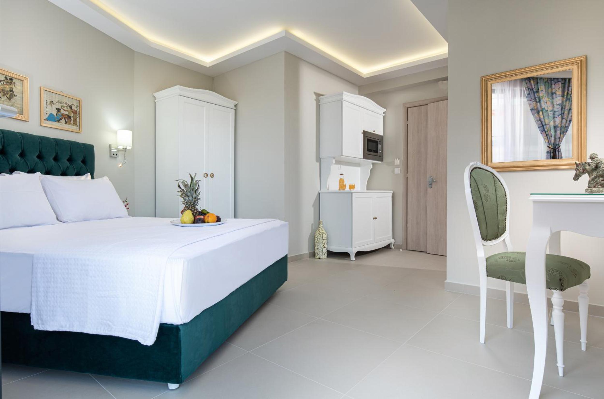 Standard Double Room with Balcony - Photo 4