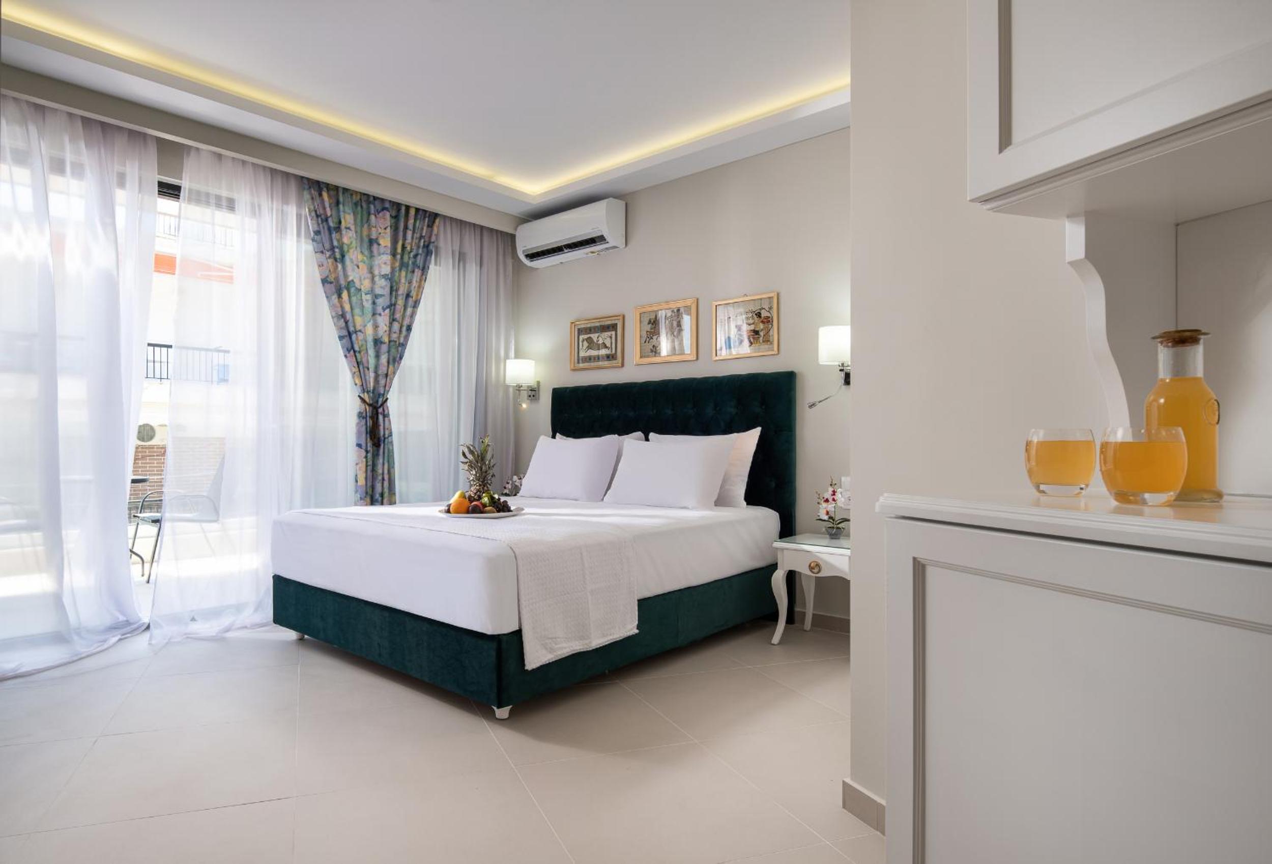 Standard Double Room with Balcony - Photo 2