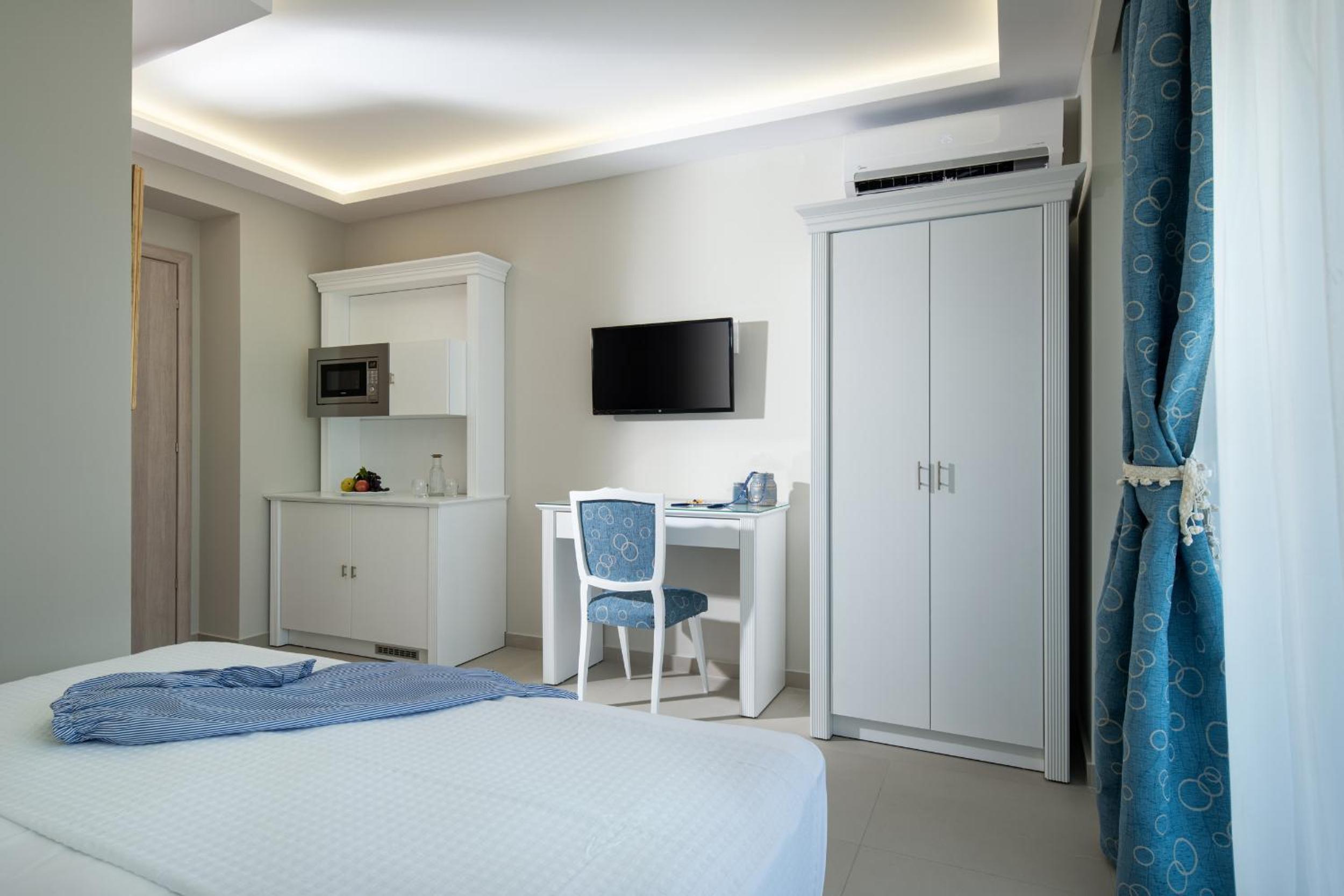 Triple Room with Garden View - Photo 6
