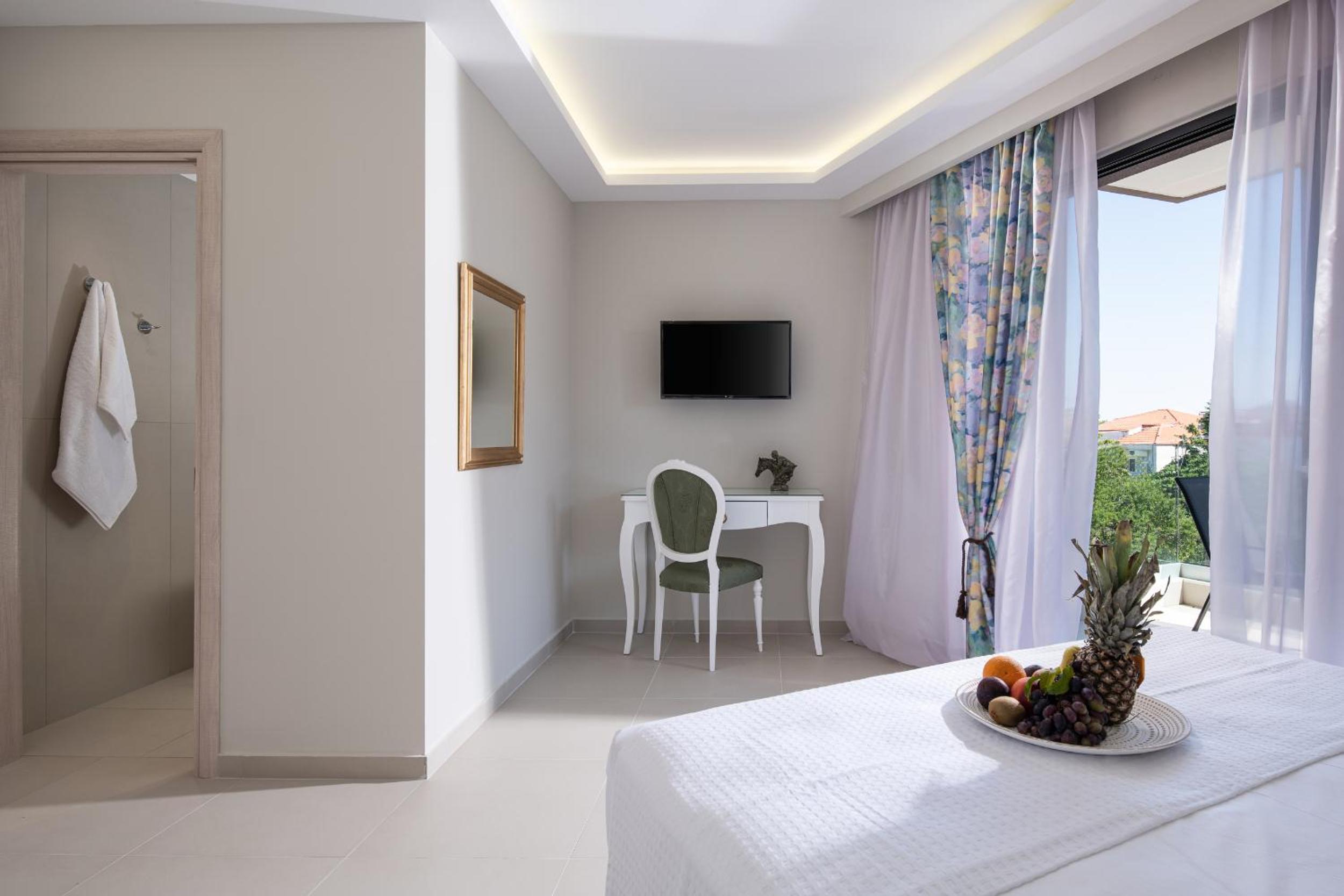 Standard Double Room with Balcony - Photo 5