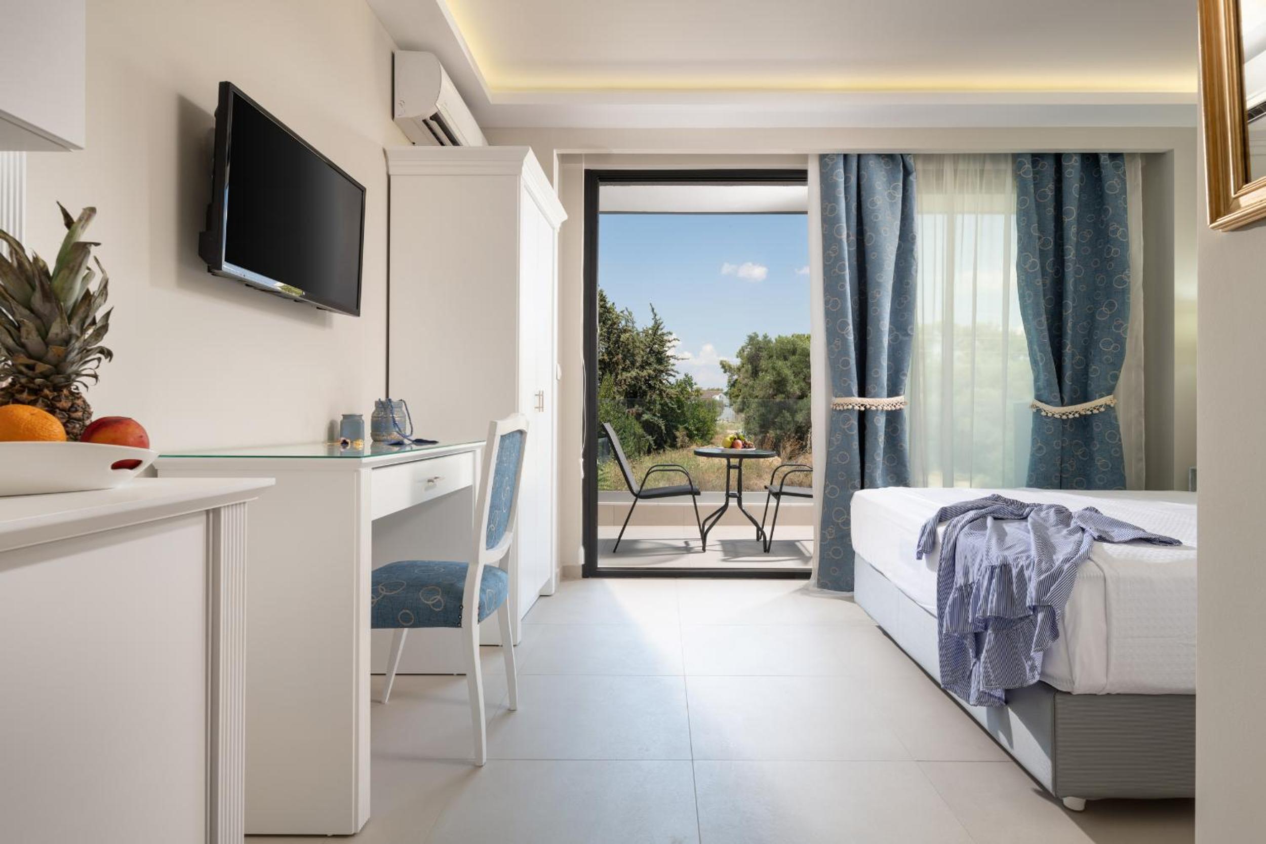 Triple Room with Garden View - Photo 7