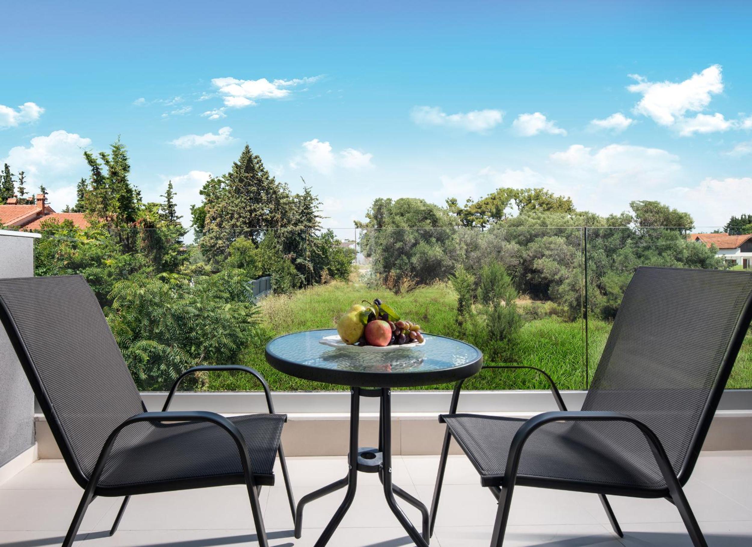 Triple Room with Garden View - Photo 8