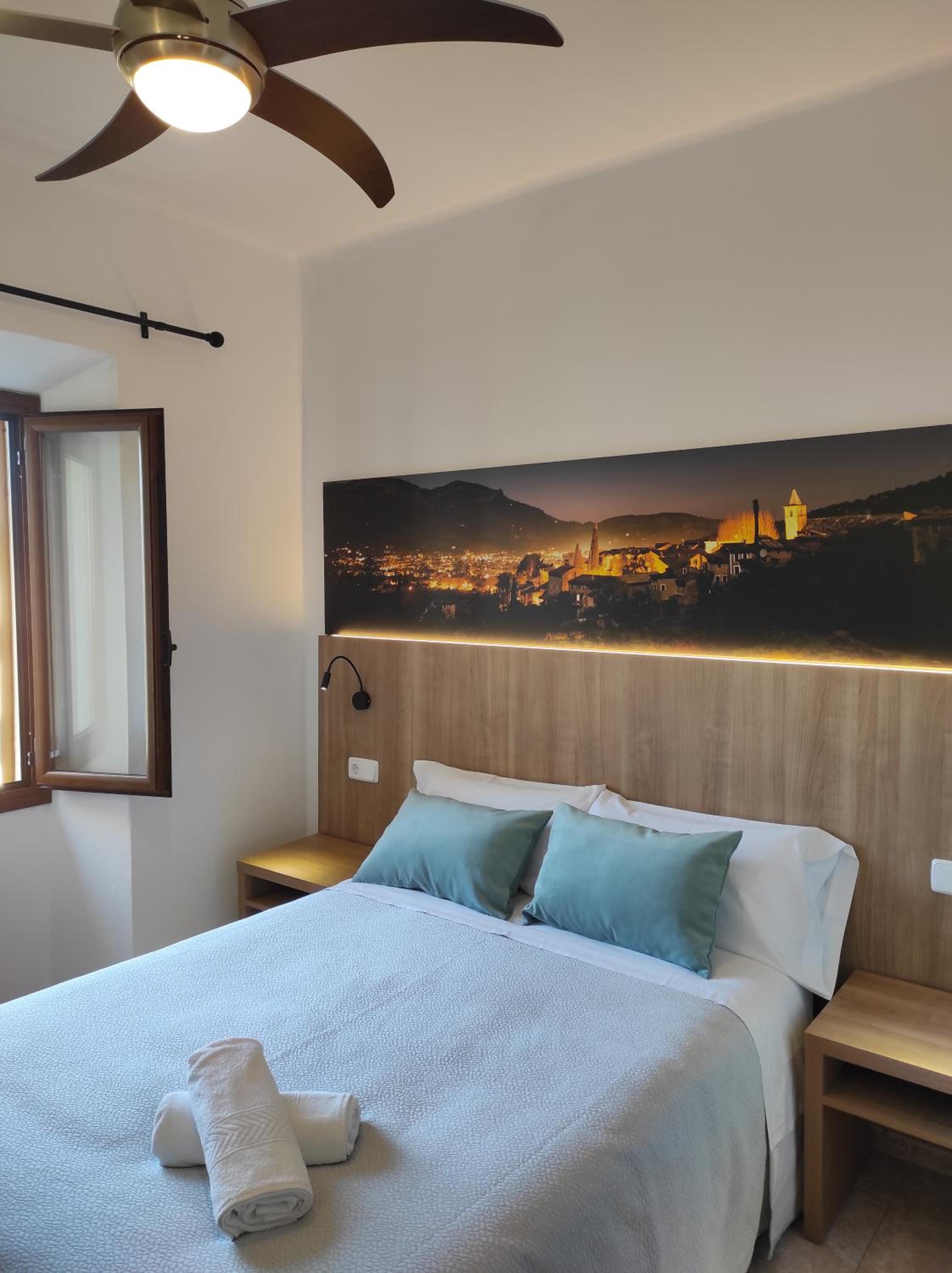 Double or Twin Room with Private Bathroom photo 2