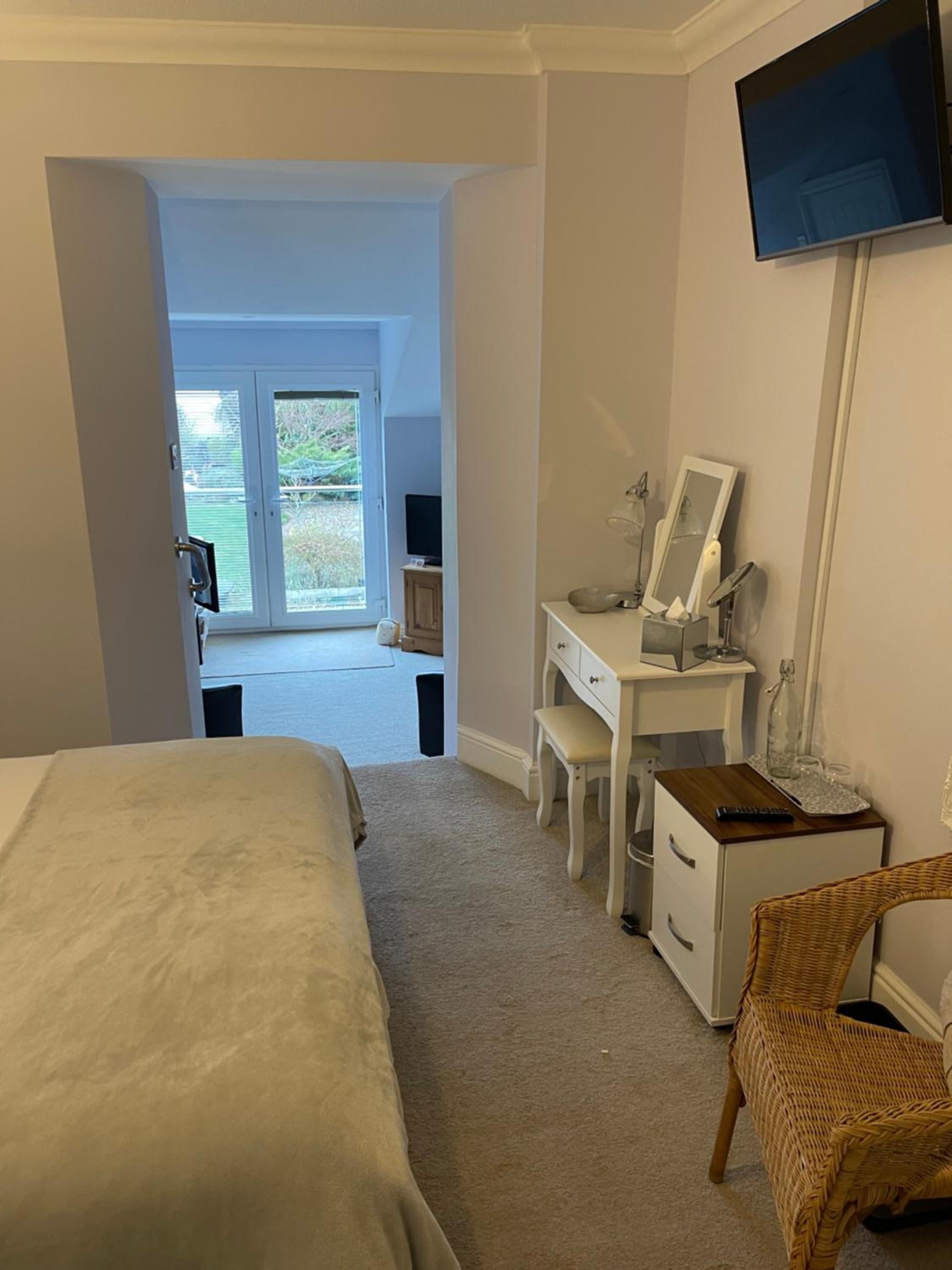 Deluxe King Suite photo 2