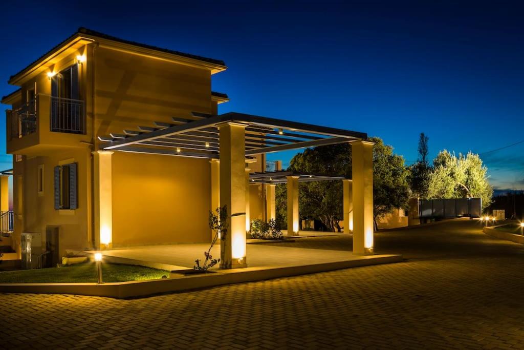 Three-Bedroom Villa photo 2