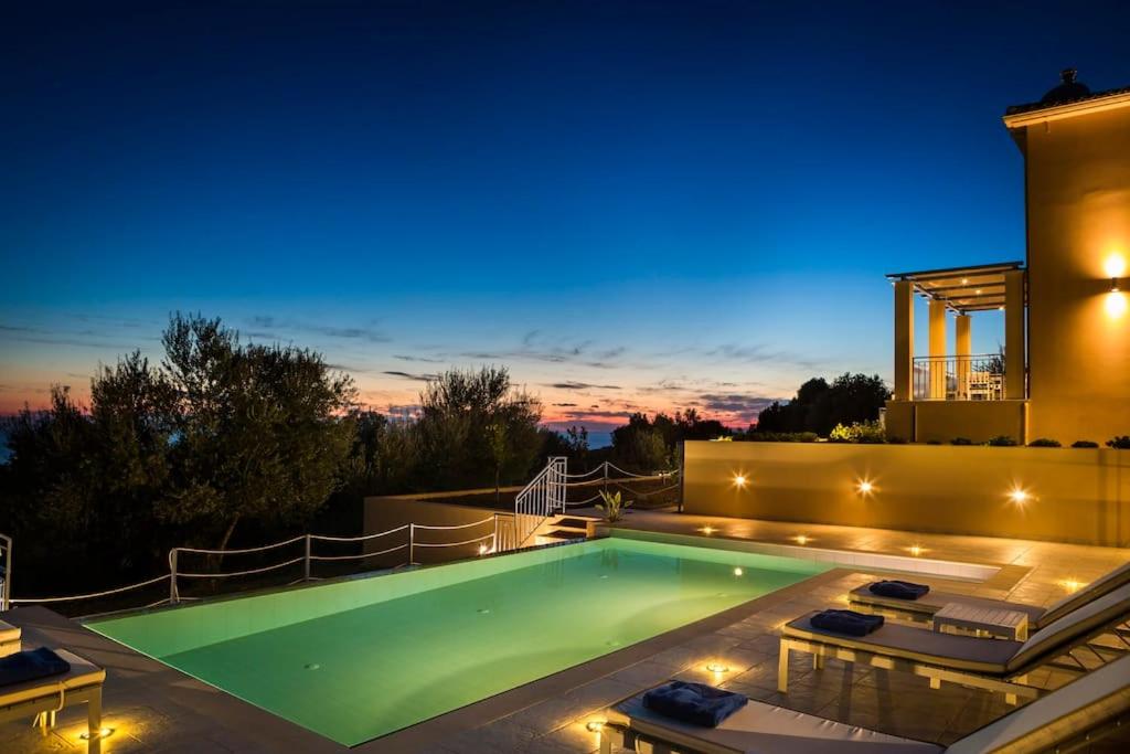 Three-Bedroom Villa photo 3