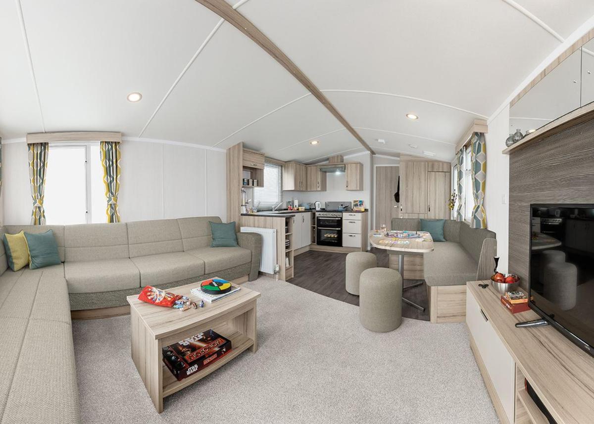 Mobile Home 2 photo 1