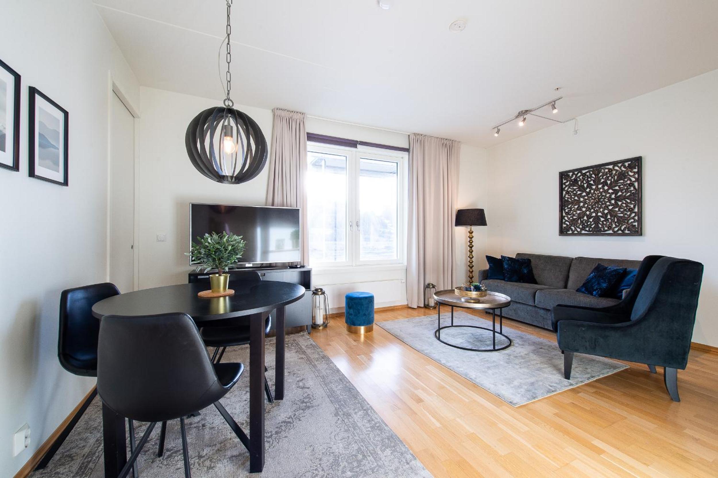 One-Bedroom Apartment photo 1