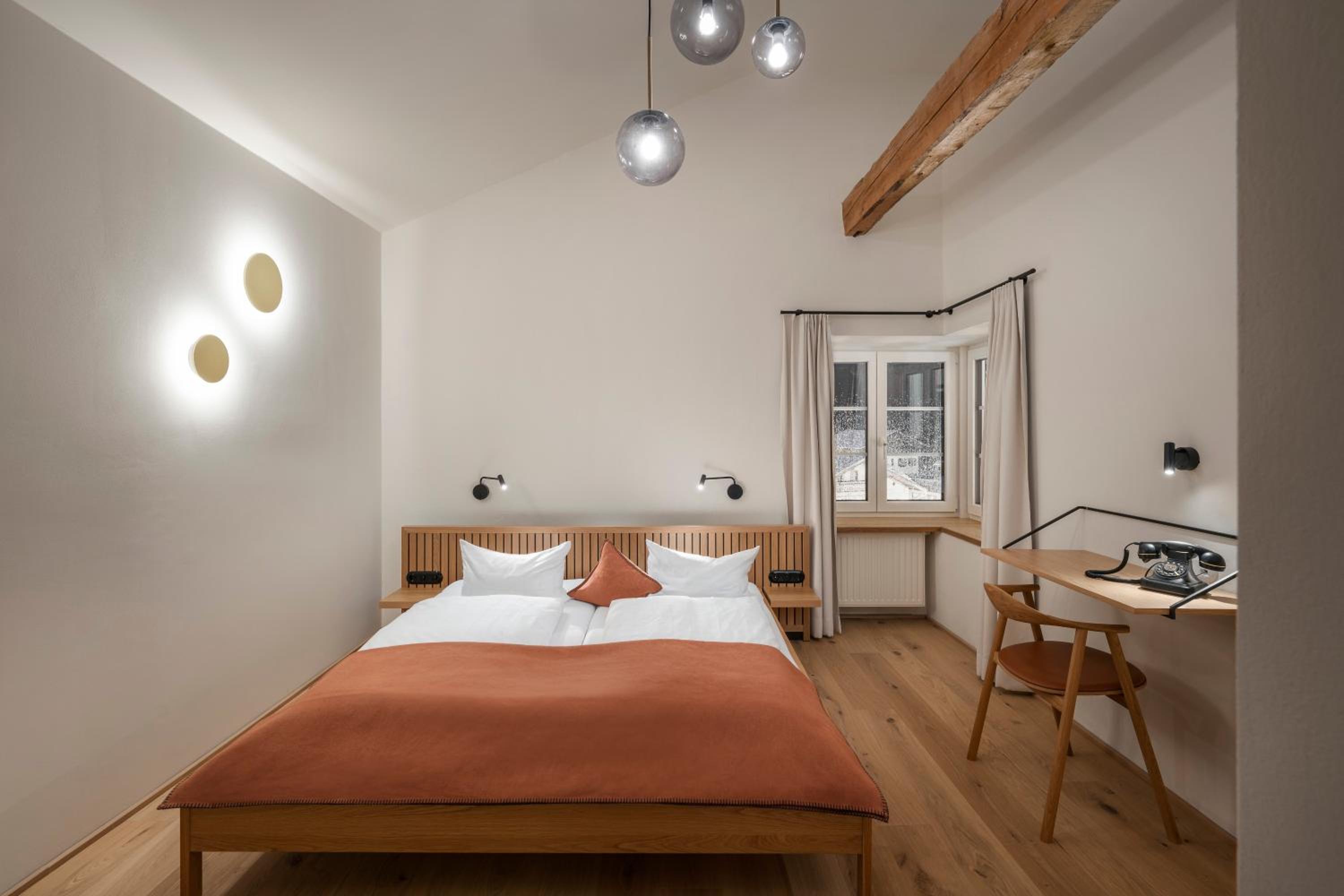 Deluxe Room (2 Adults + 1 Child) - Photo 1