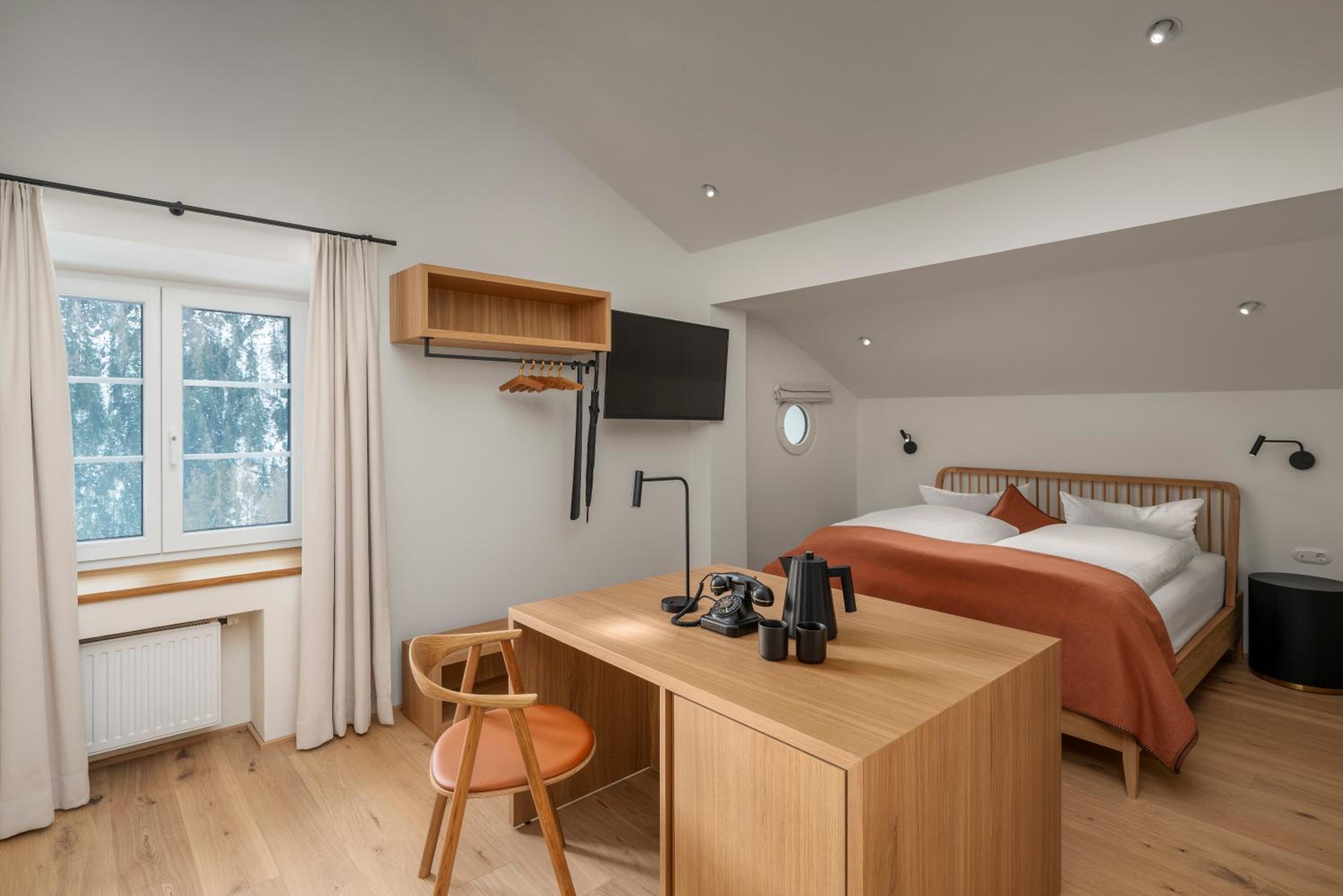 Deluxe Room (2 Adults + 1 Child) - Photo 6