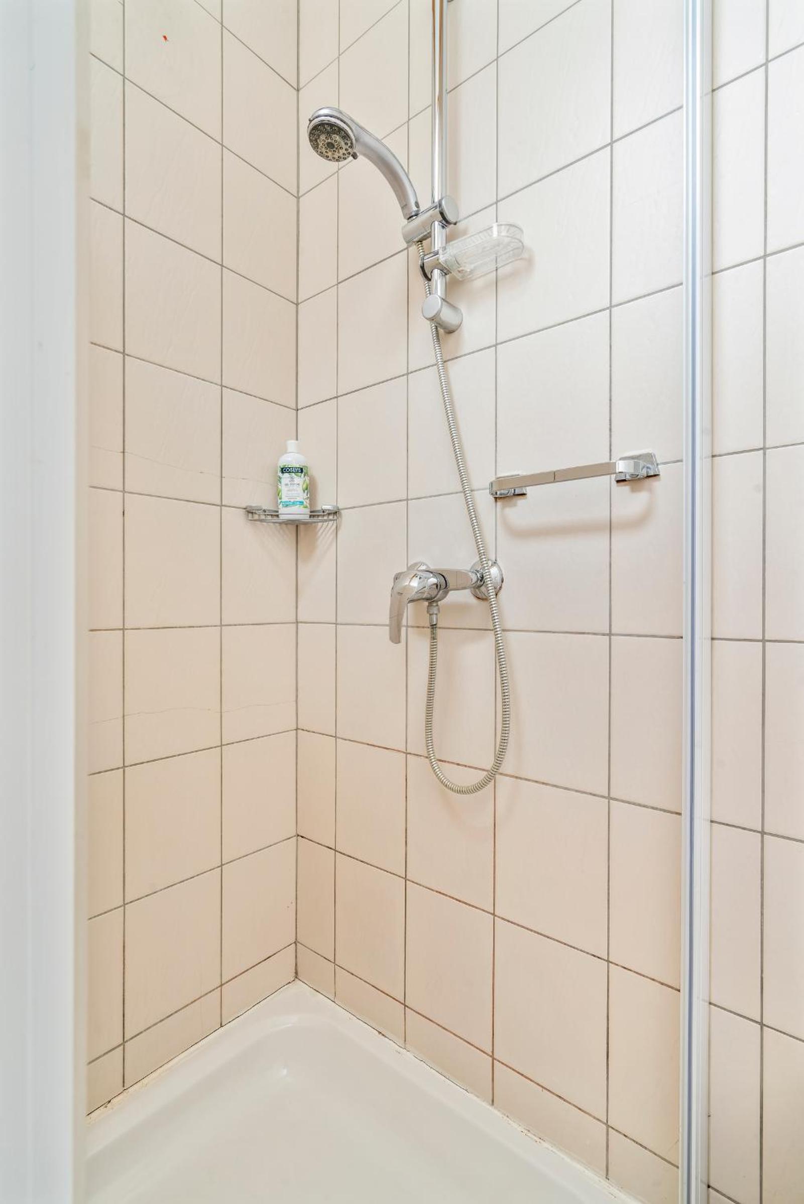 Double Room - Photo 7