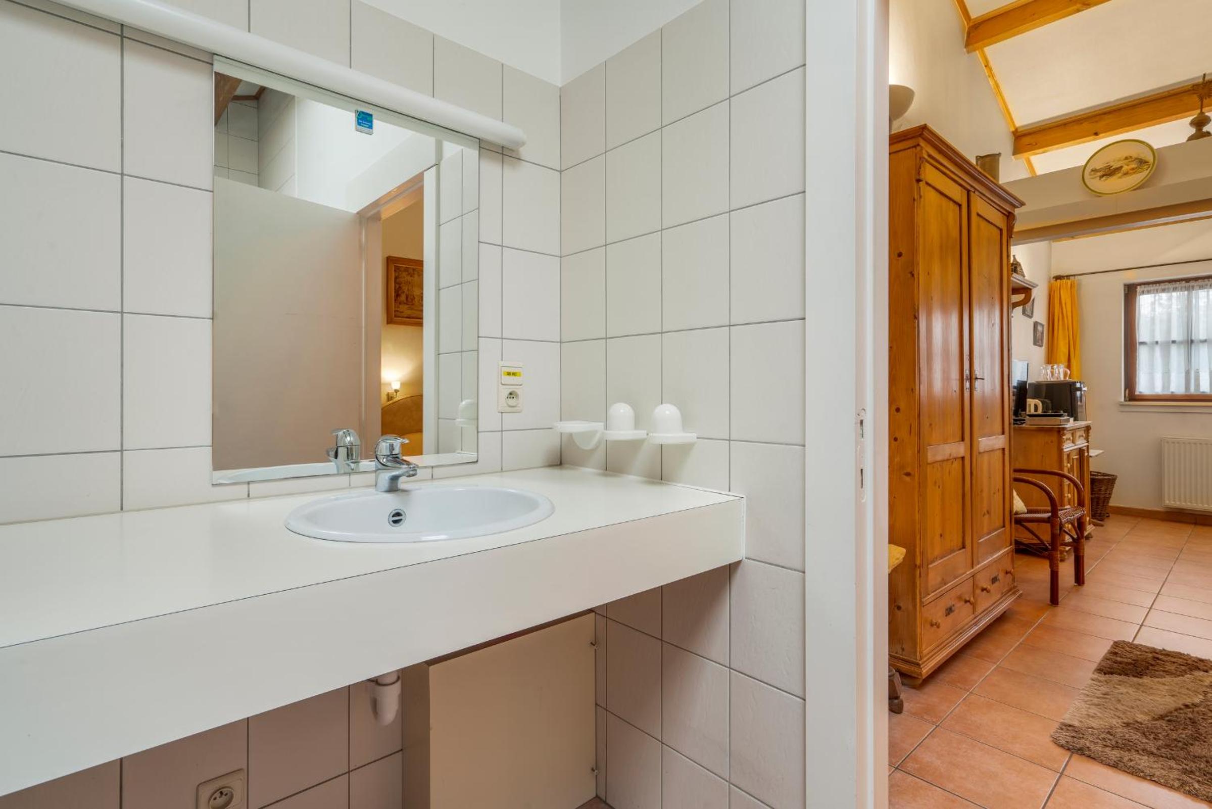 Double Room - Photo 18