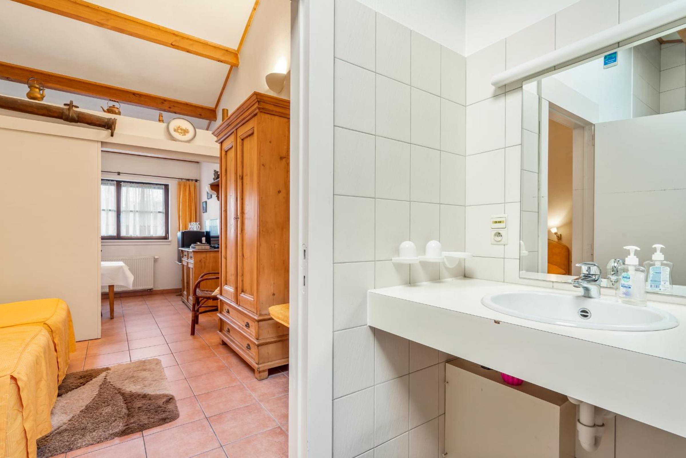 Double Room - Photo 28