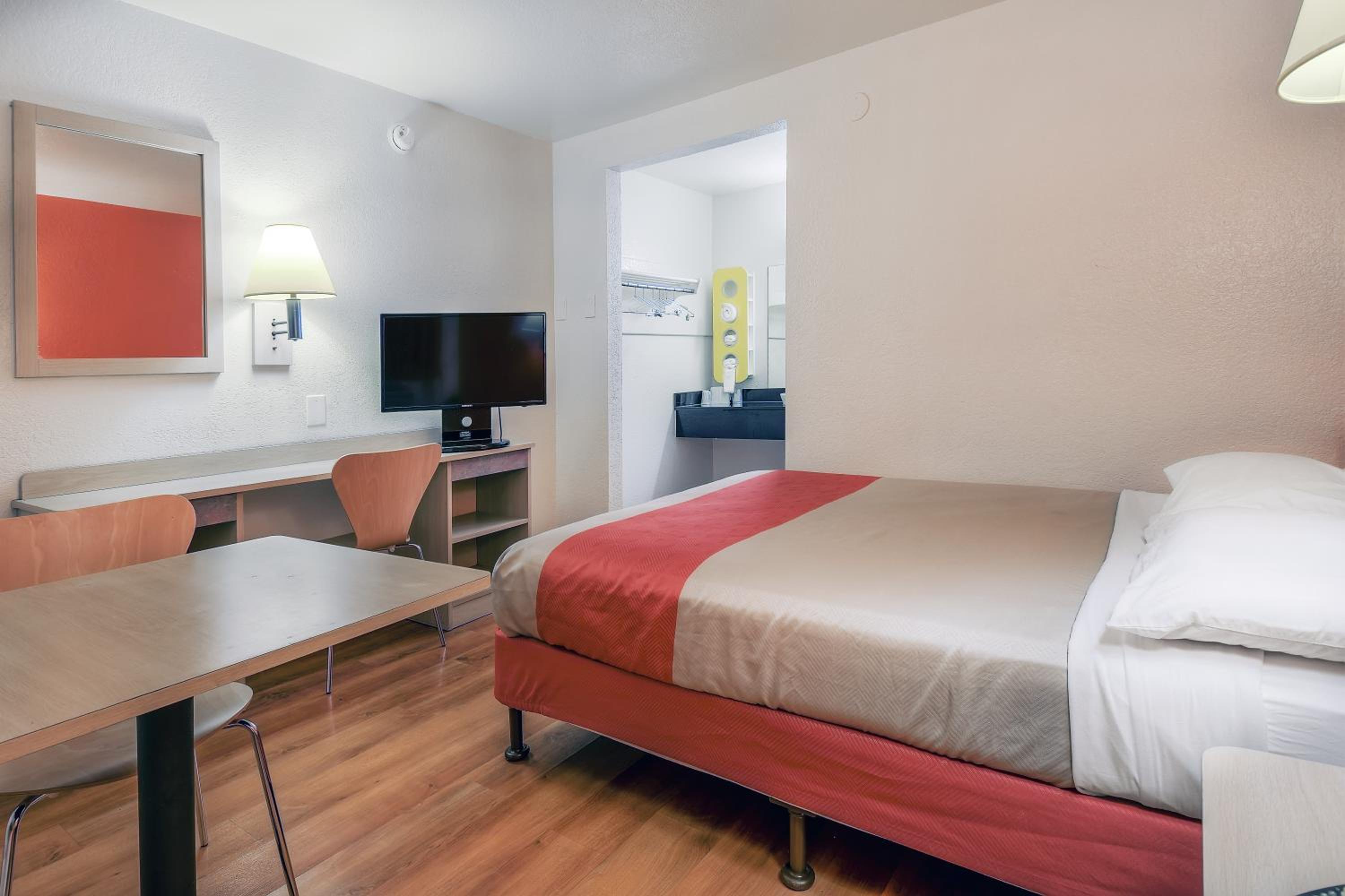 Deluxe Queen Room photo 3