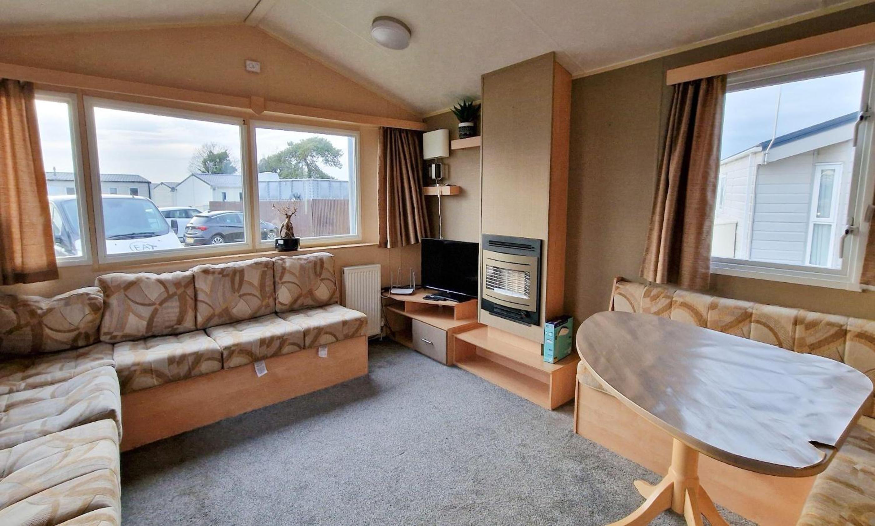 Three-Bedroom Mobile Home photo 3