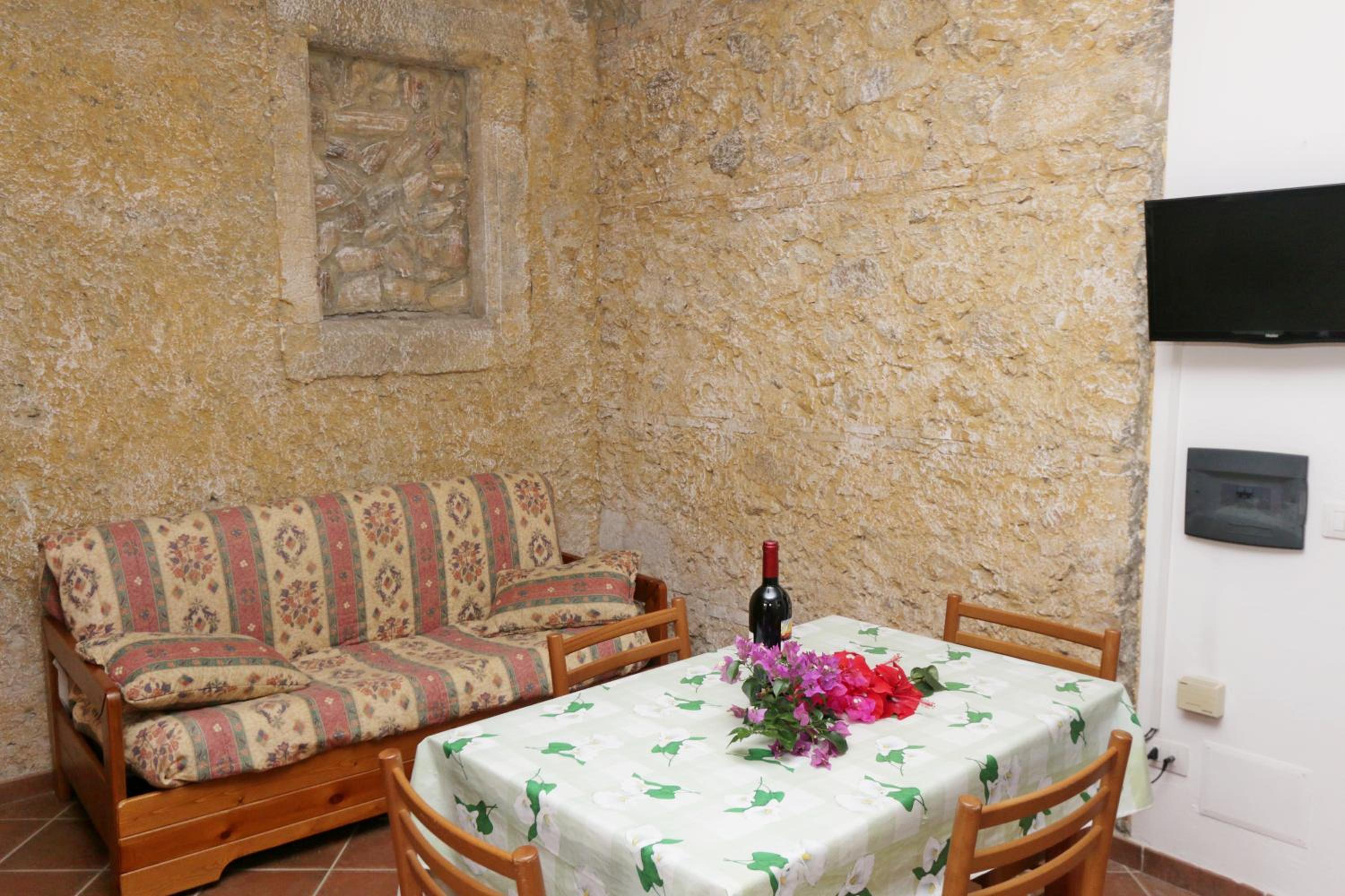 One-Bedroom Apartment (4 Adults) - Photo 6