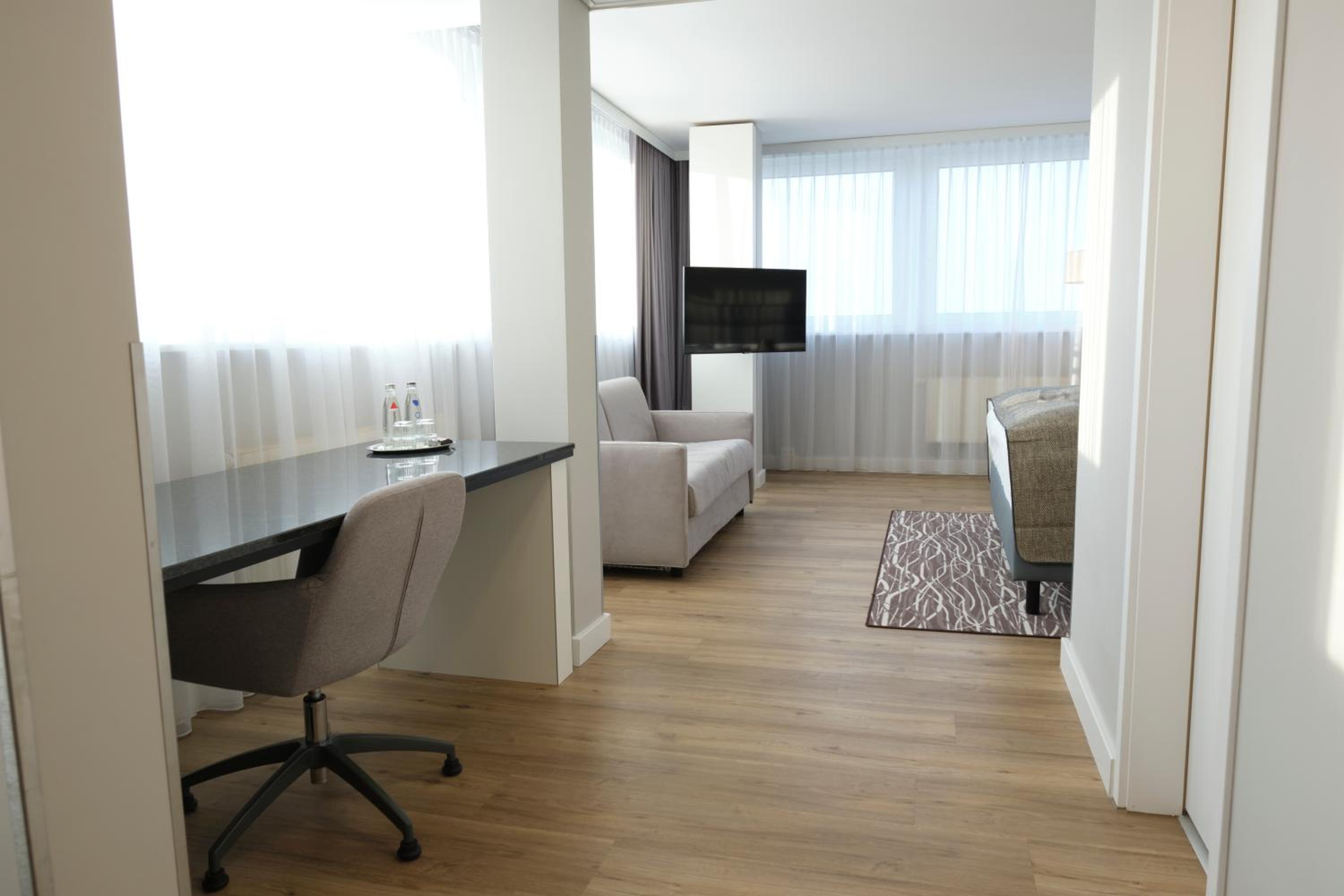 King Suite - Non-Smoking